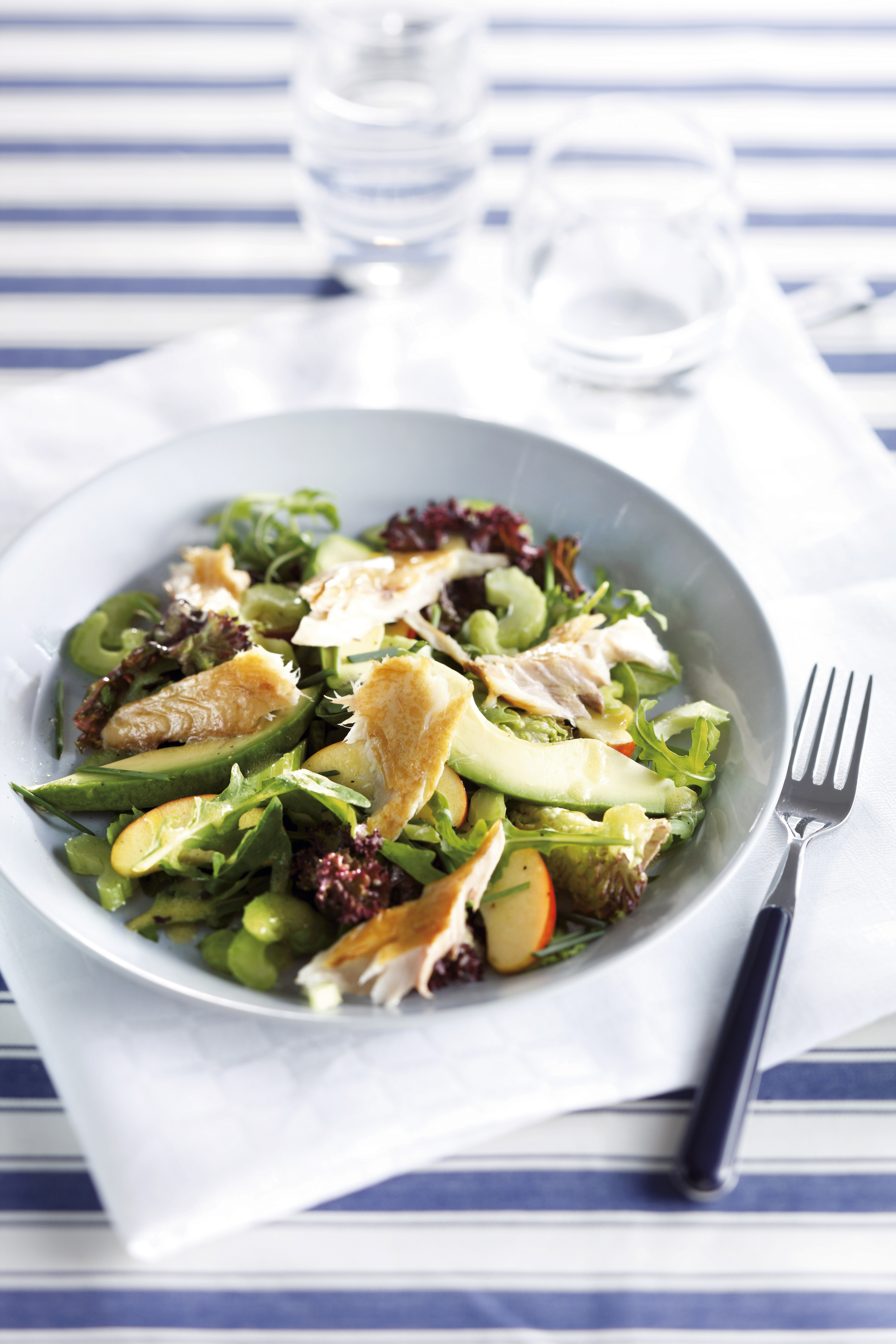 Frisse salade met gerookte makreelfilet