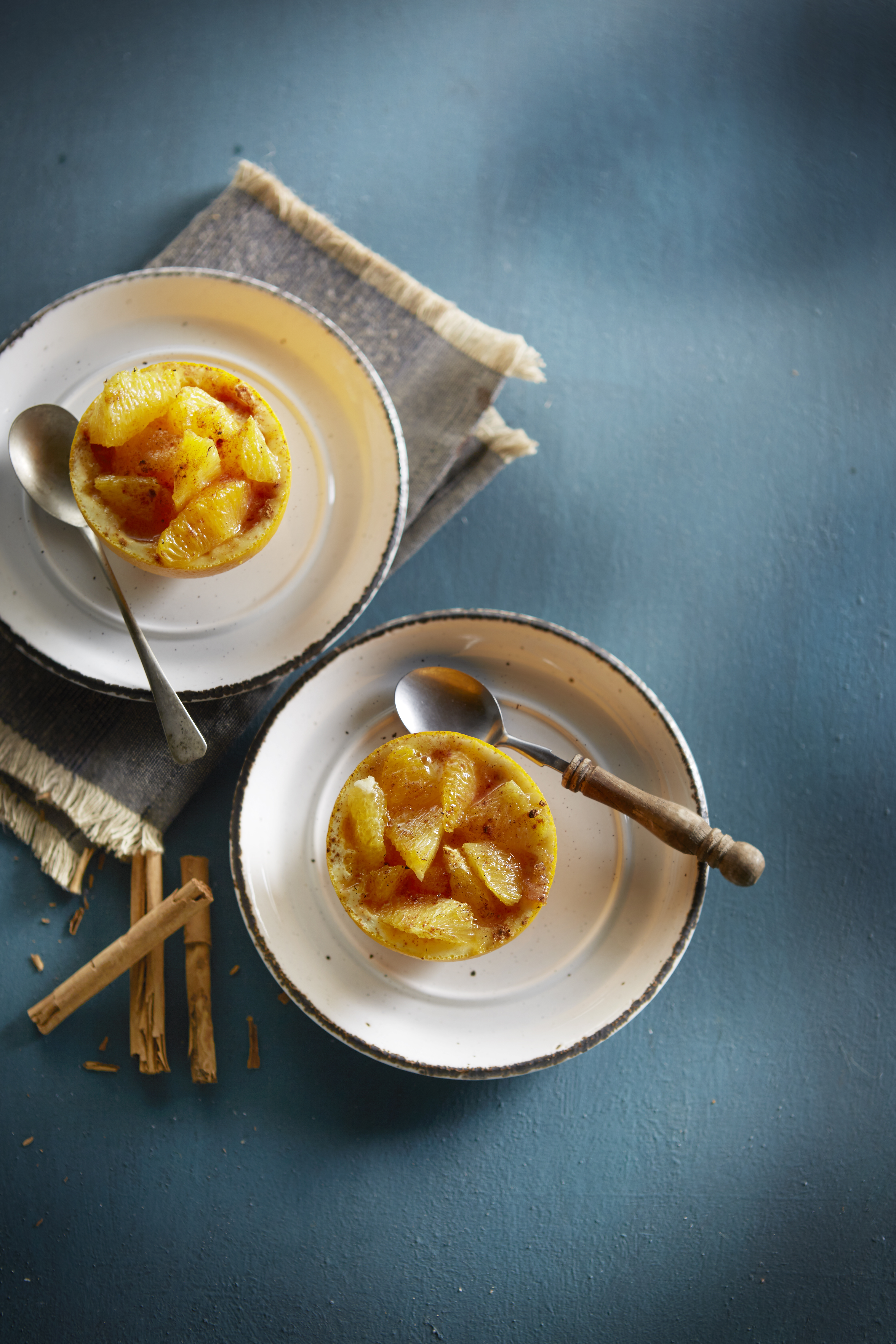 Geroosterde sinaasappel met kaneel