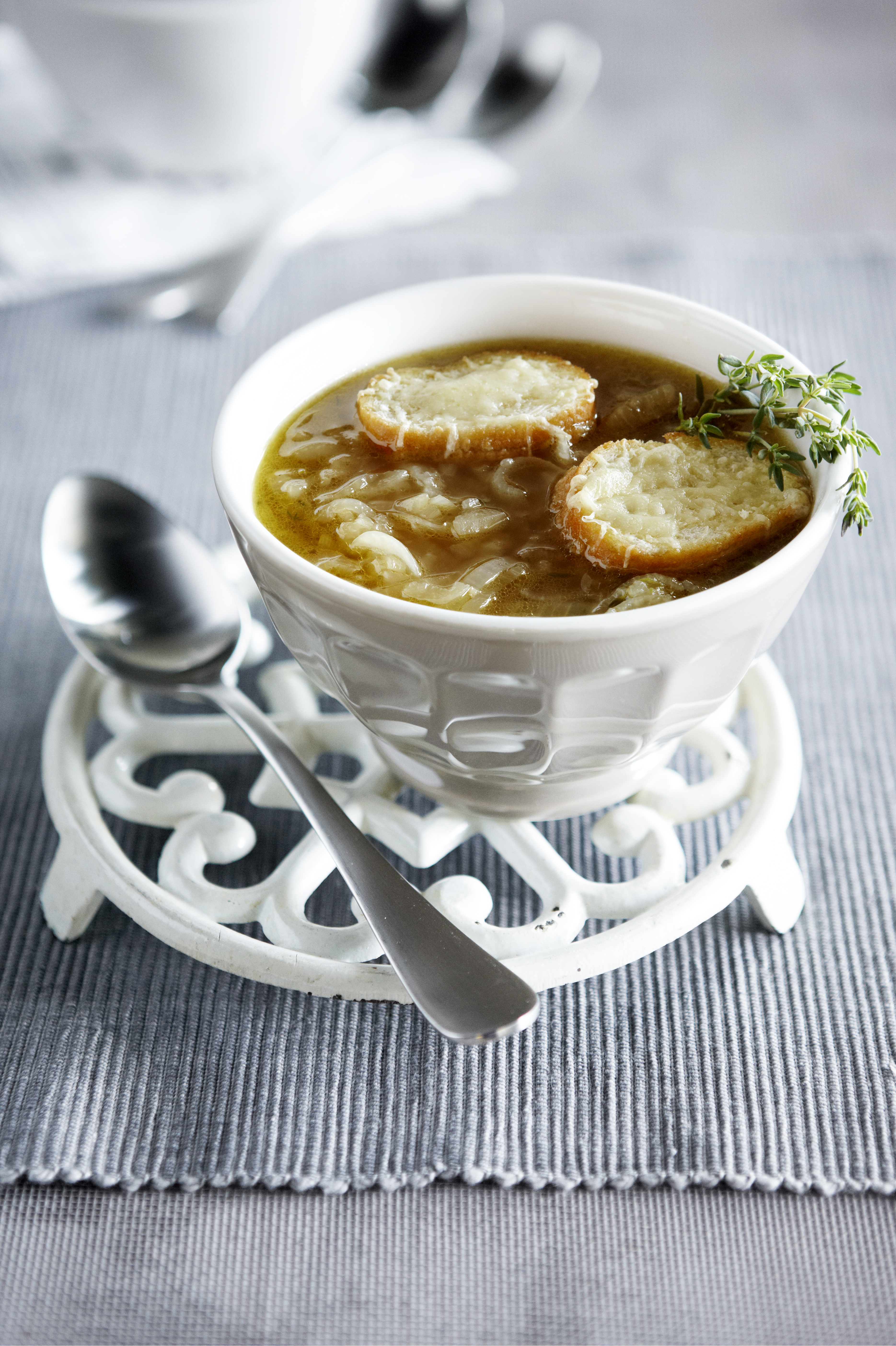 Uiensoep met kaascroutons