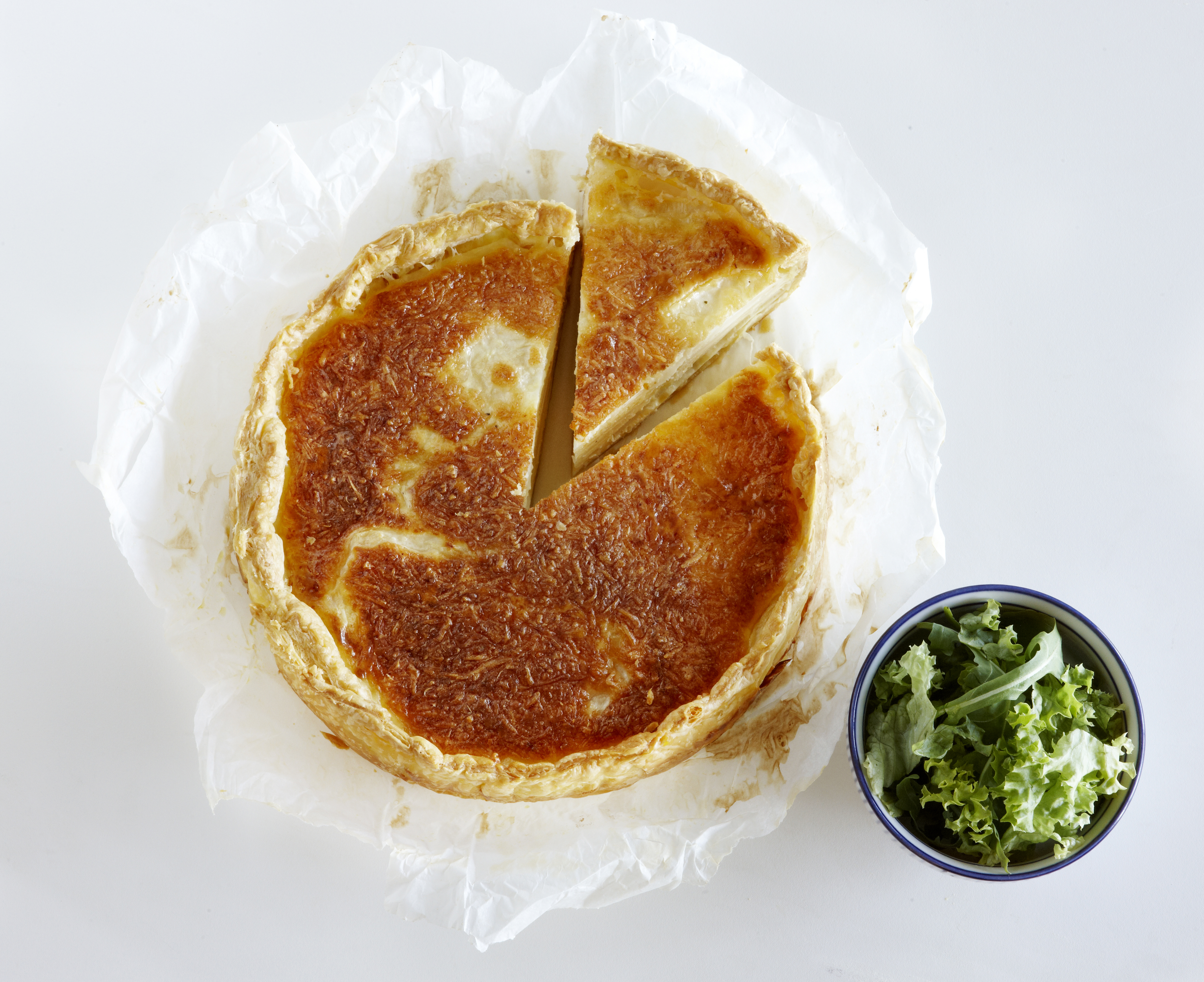 Quiche met knolselderij en groene salade
