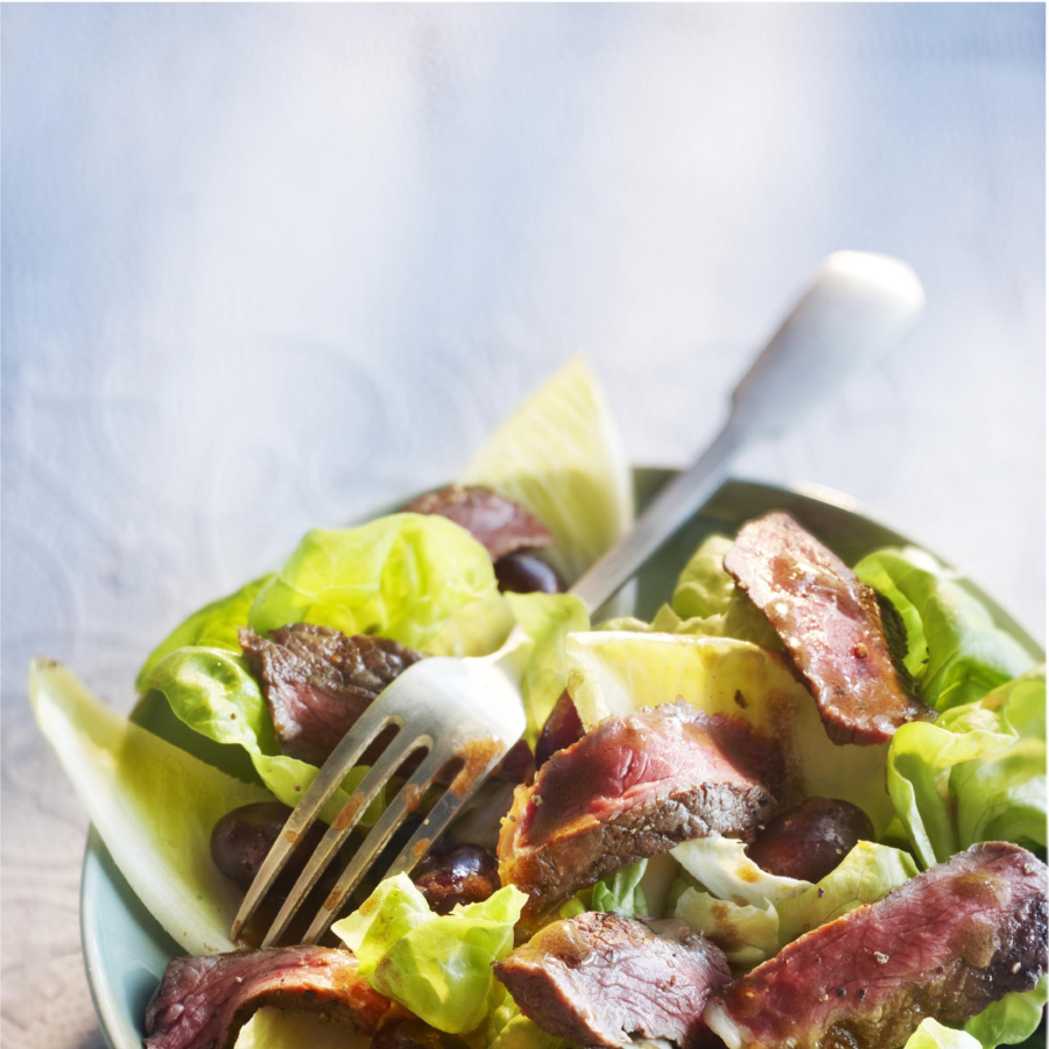Gegrilde entrecote met balsamicojus en salade