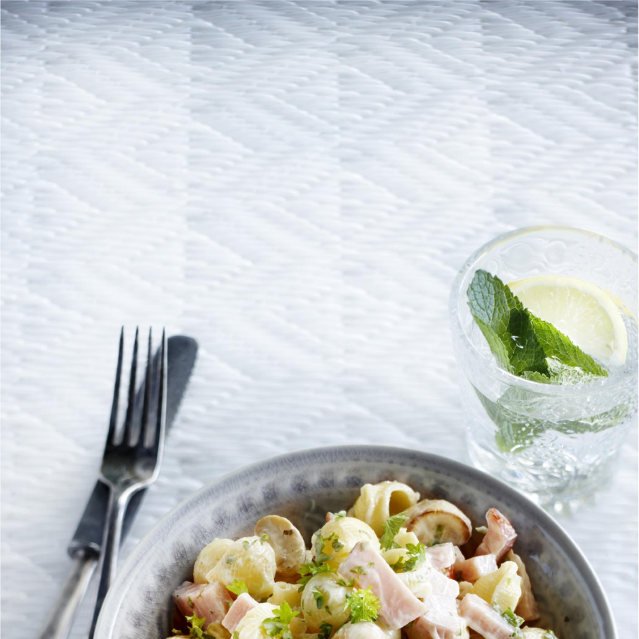 Salade van pastaschelpjes met ham en champignons