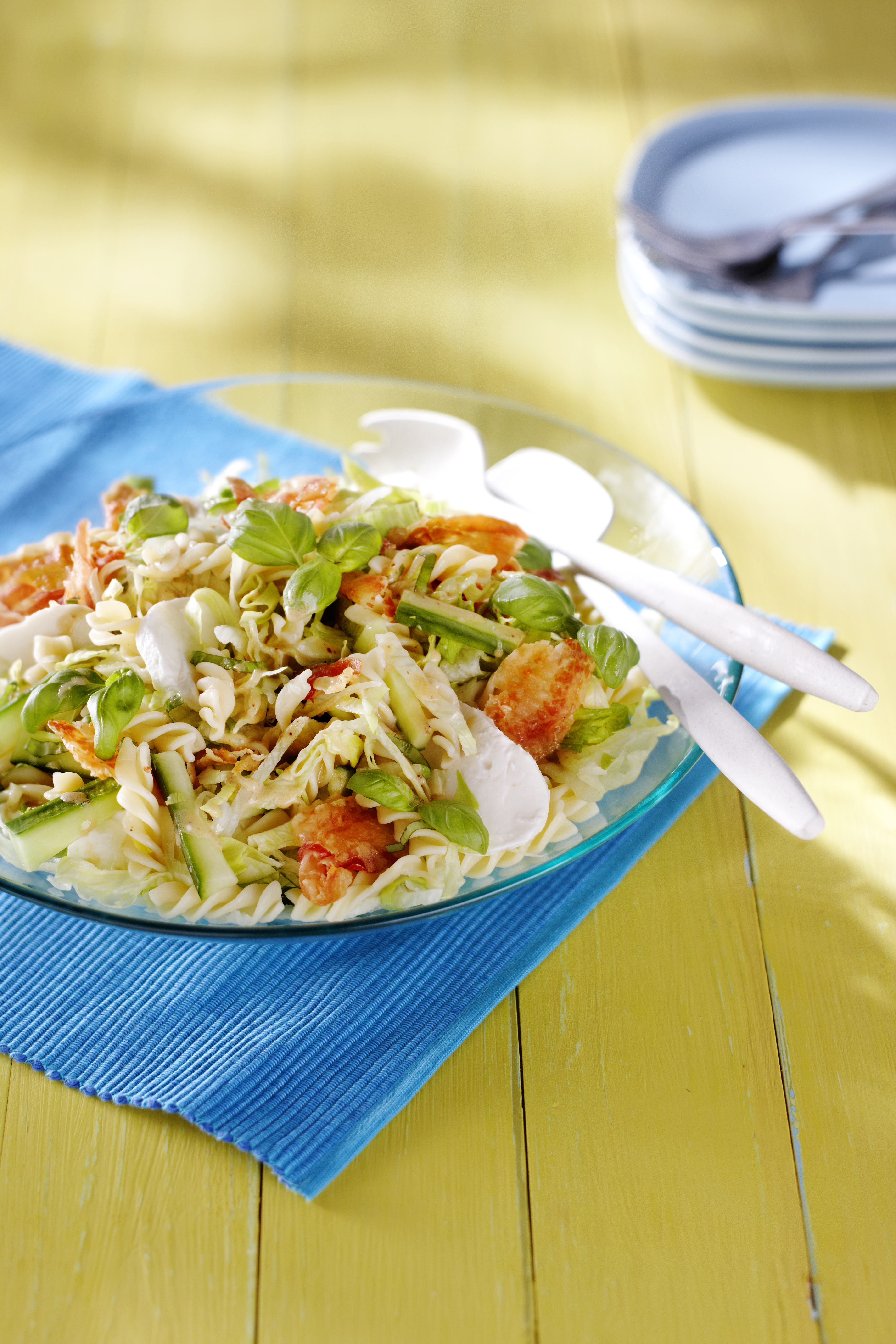 Pasta pancetta met komkommer en mozzarella