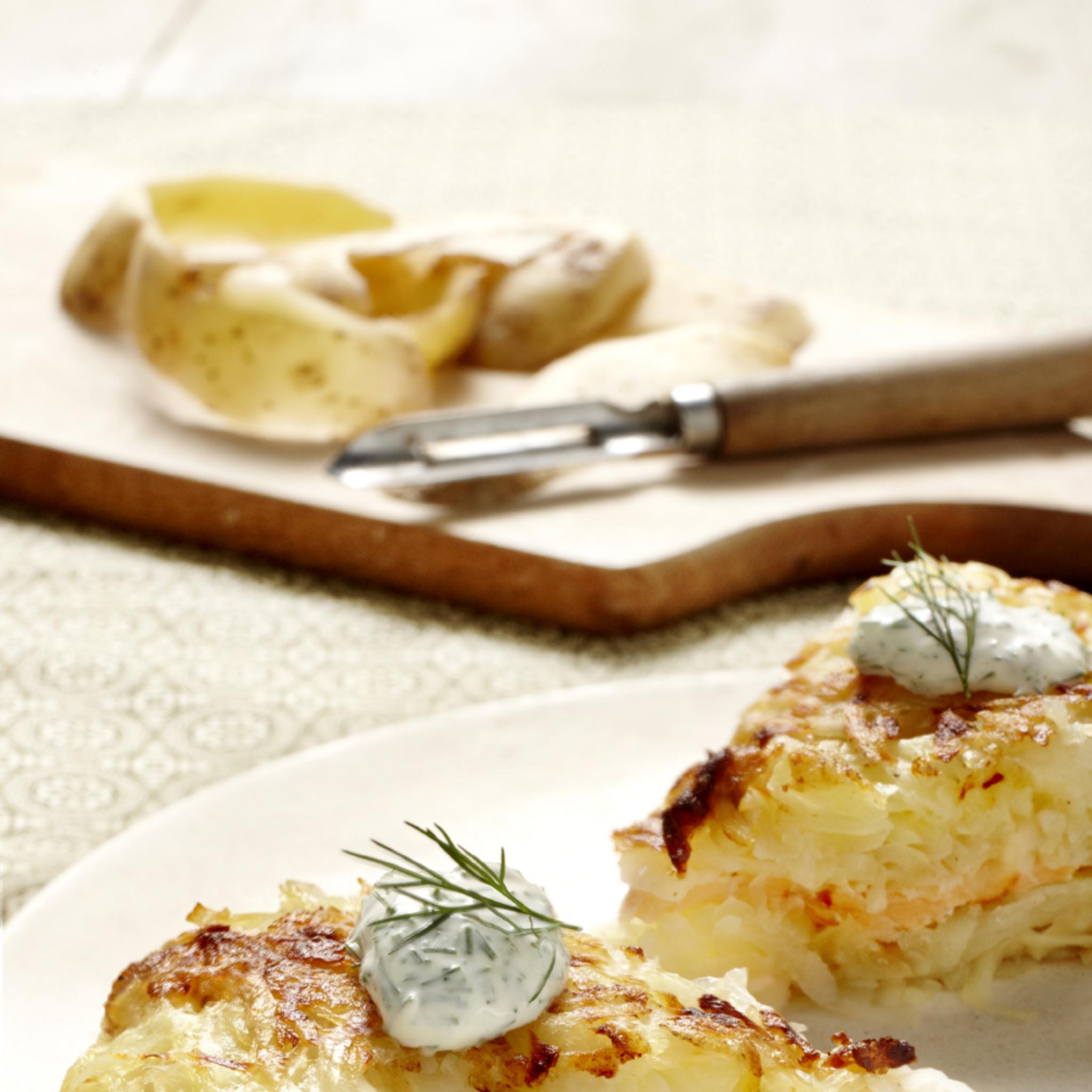 Rösti van gestoomde aardappel en gerookte zalm