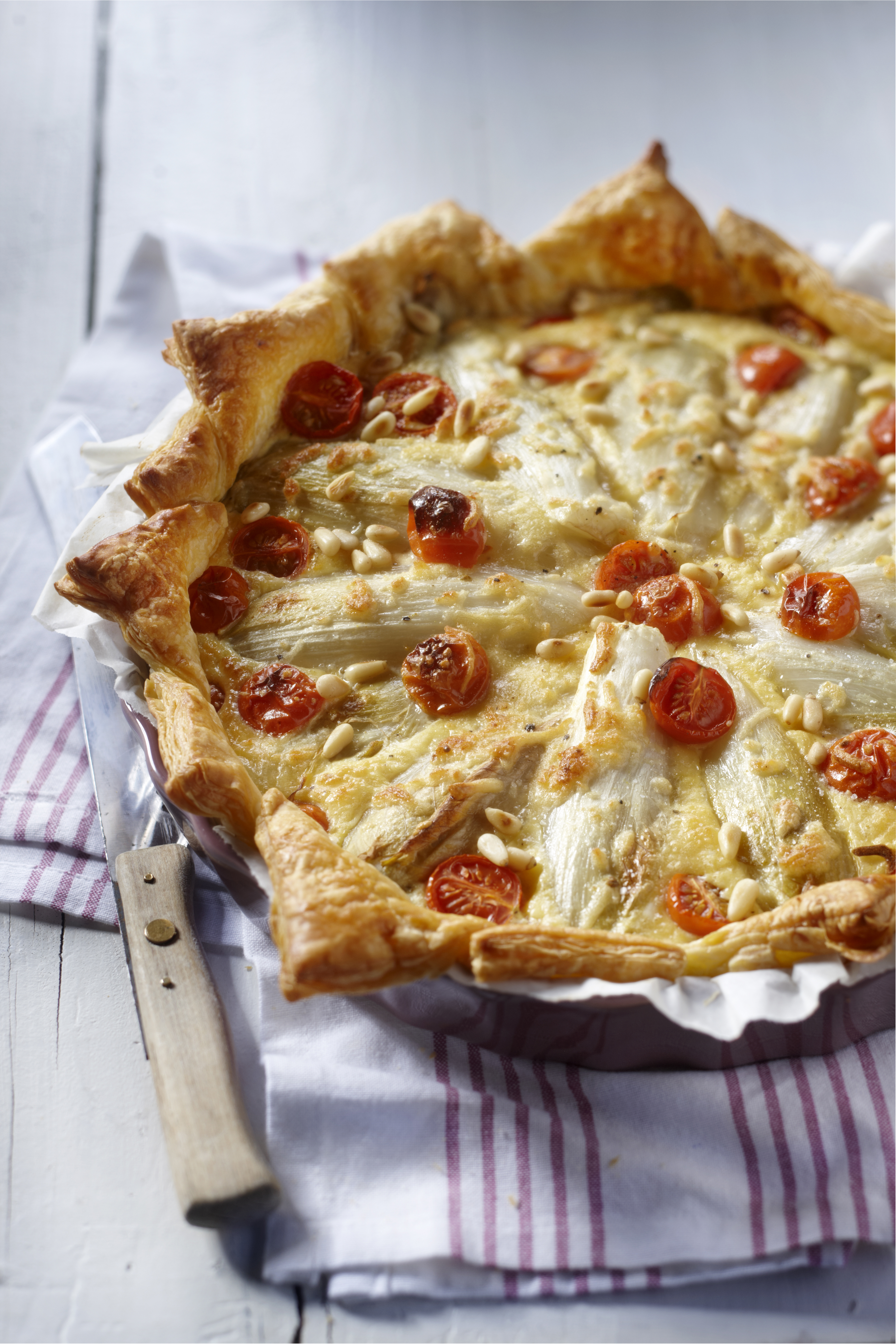 Witloftaart met kerstomaatjes en boerenkaas