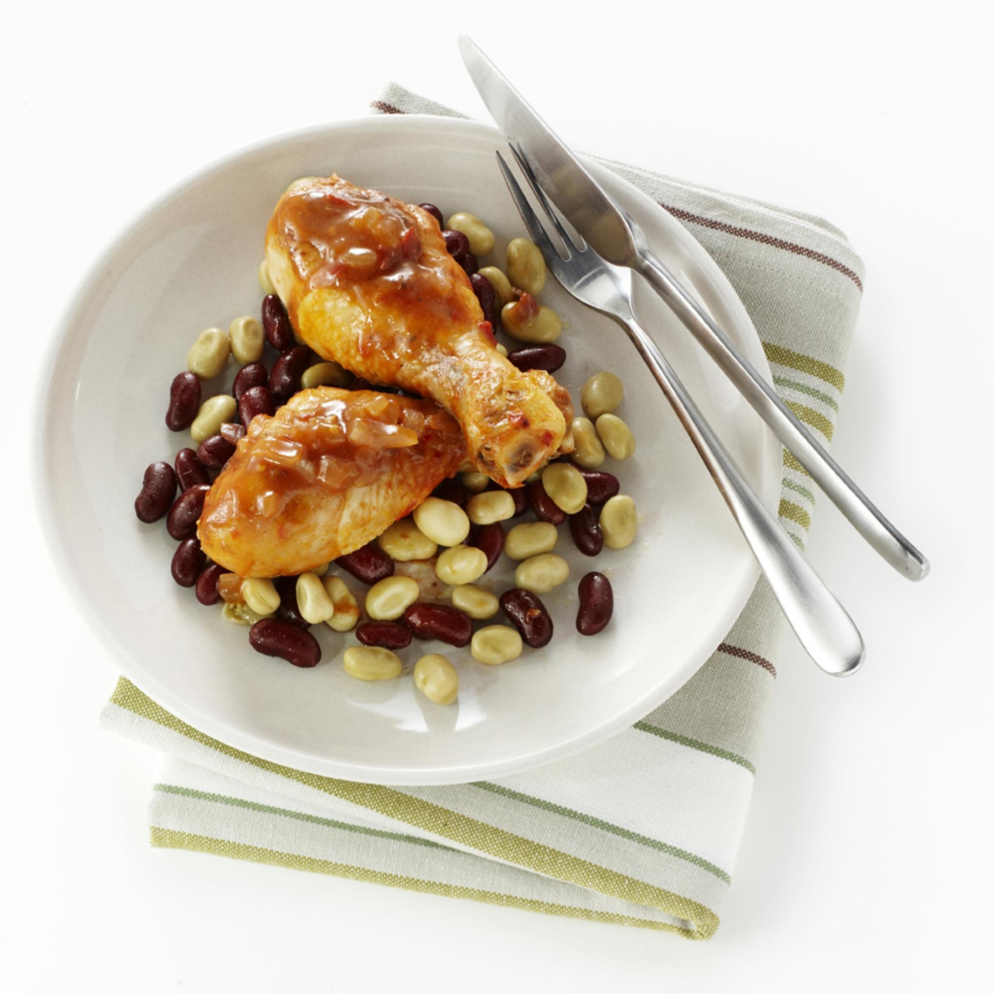 Pikante drumsticks met bonen