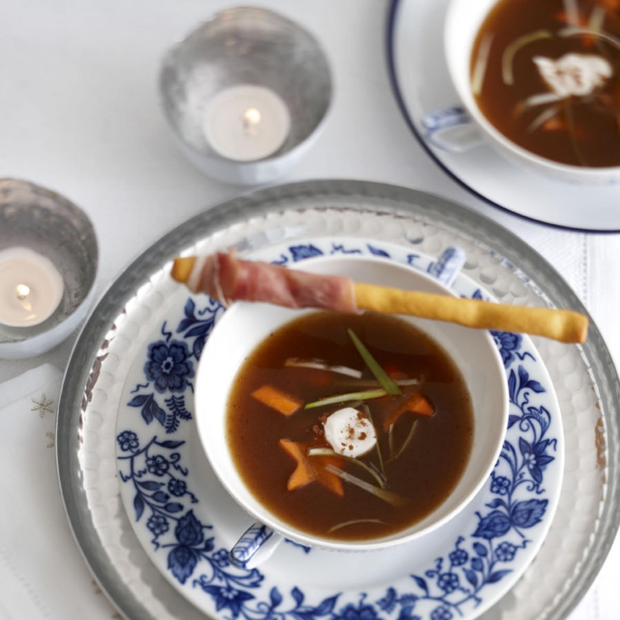 Ossenstaartsoep met kruidenroom