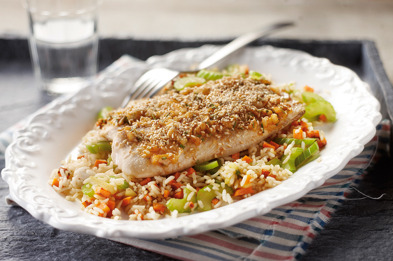 Gegrilde tilapia met chili, sesam en gebakken rijst