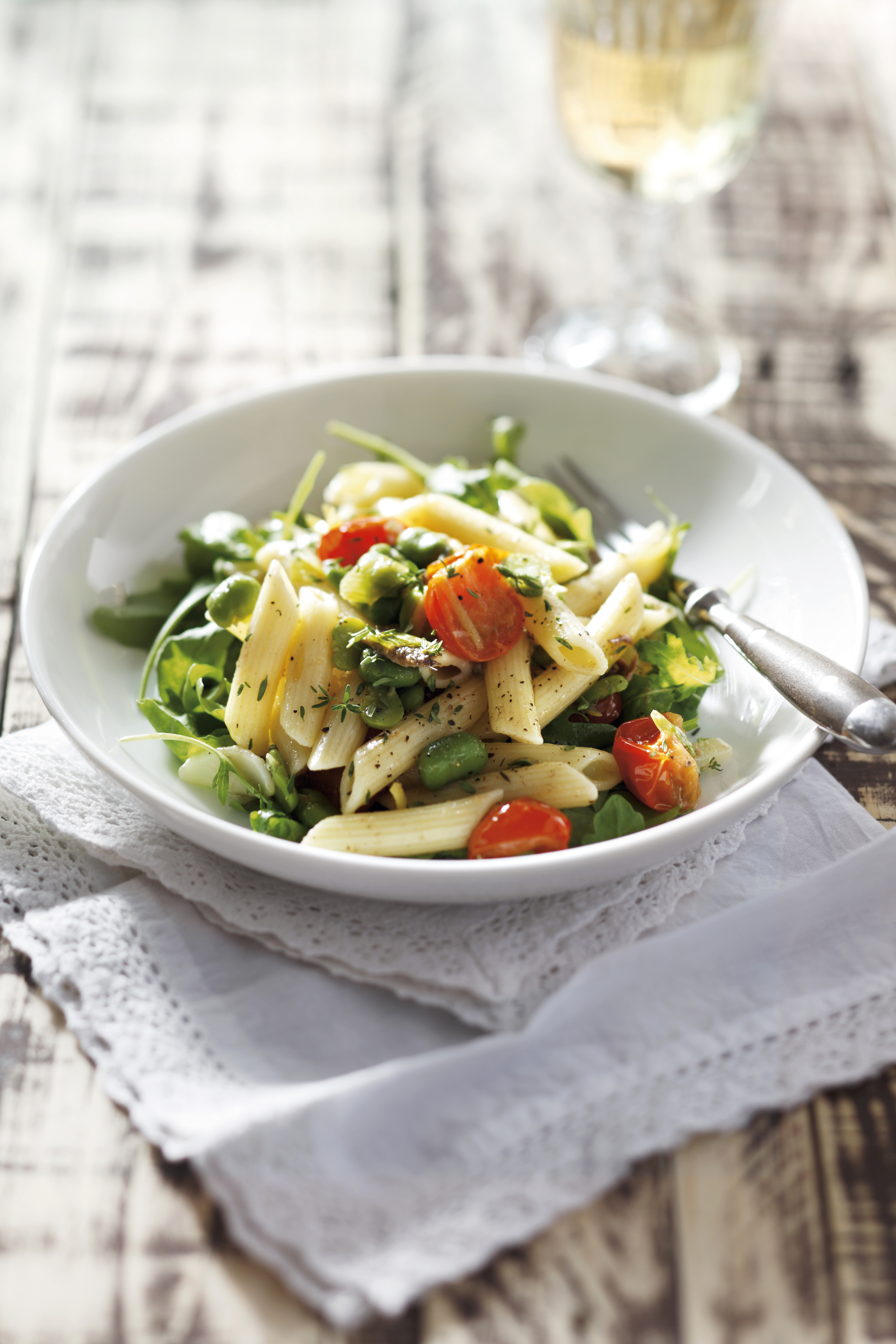 Pasta met kerstomaat, ansjovis en tuinbonen