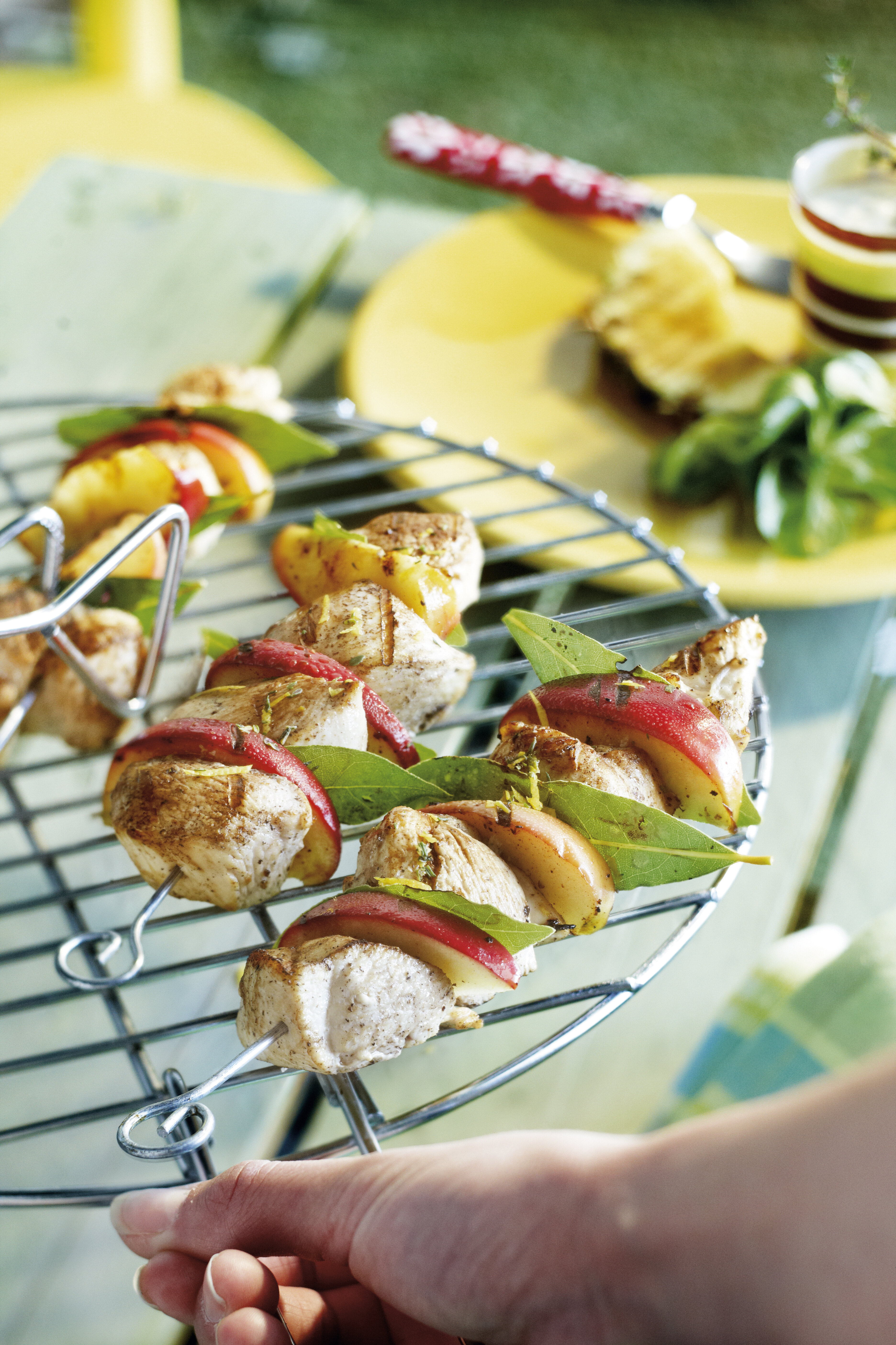 Spies met kip, appel en laurier