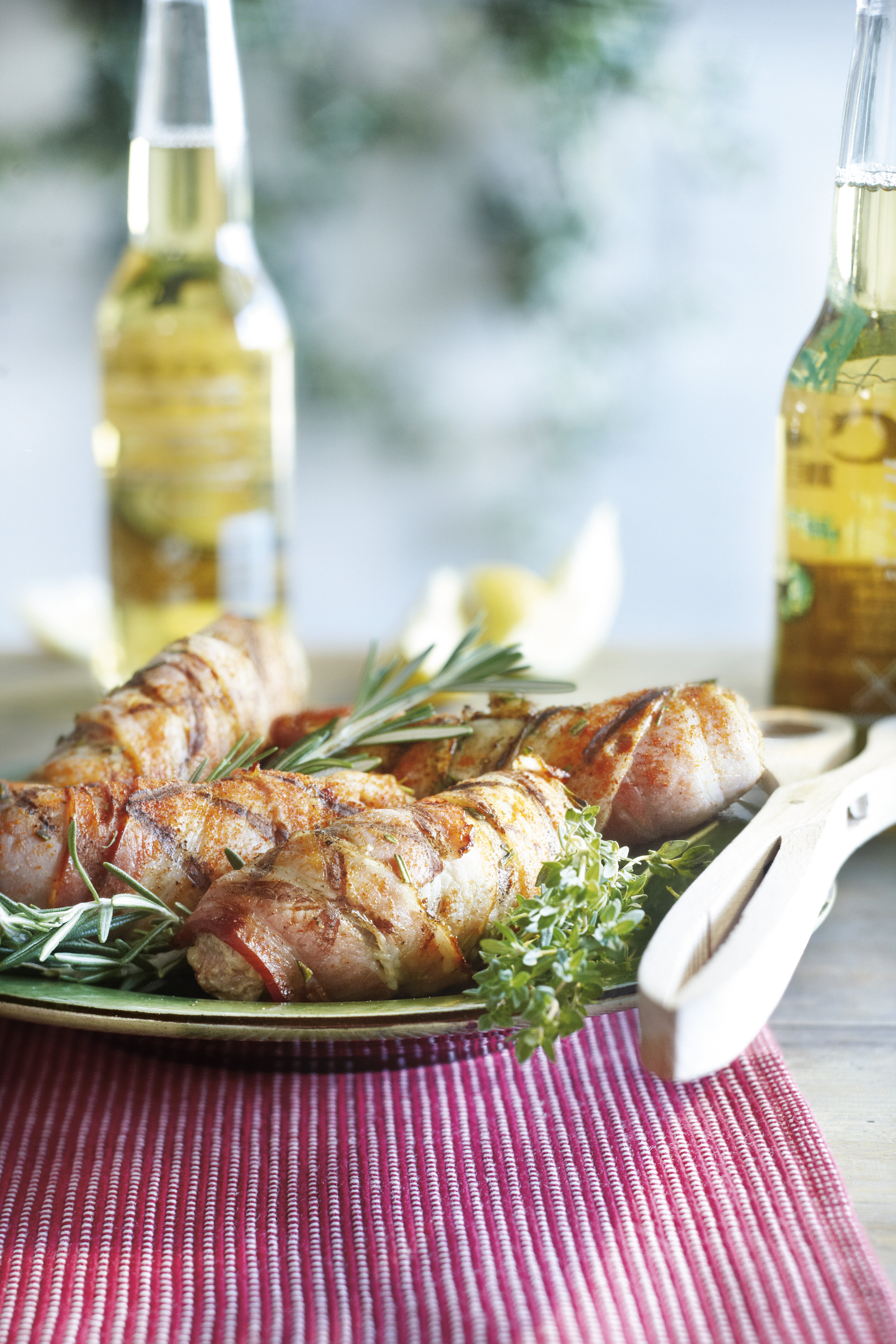 Saucijsjes in ontbijtspek met tijm en rozemarijn