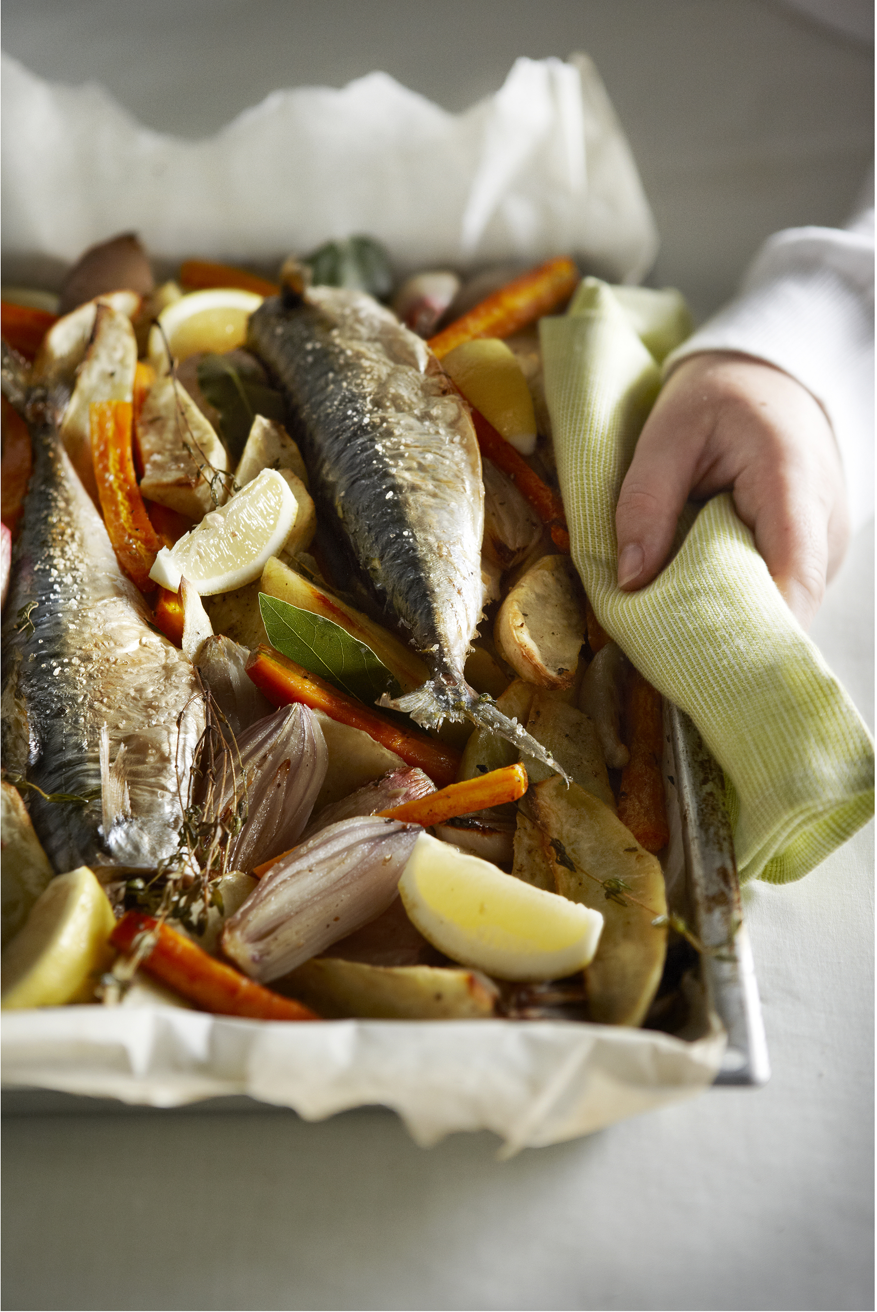 Ovengebakken makreel met winterpeen en laurier