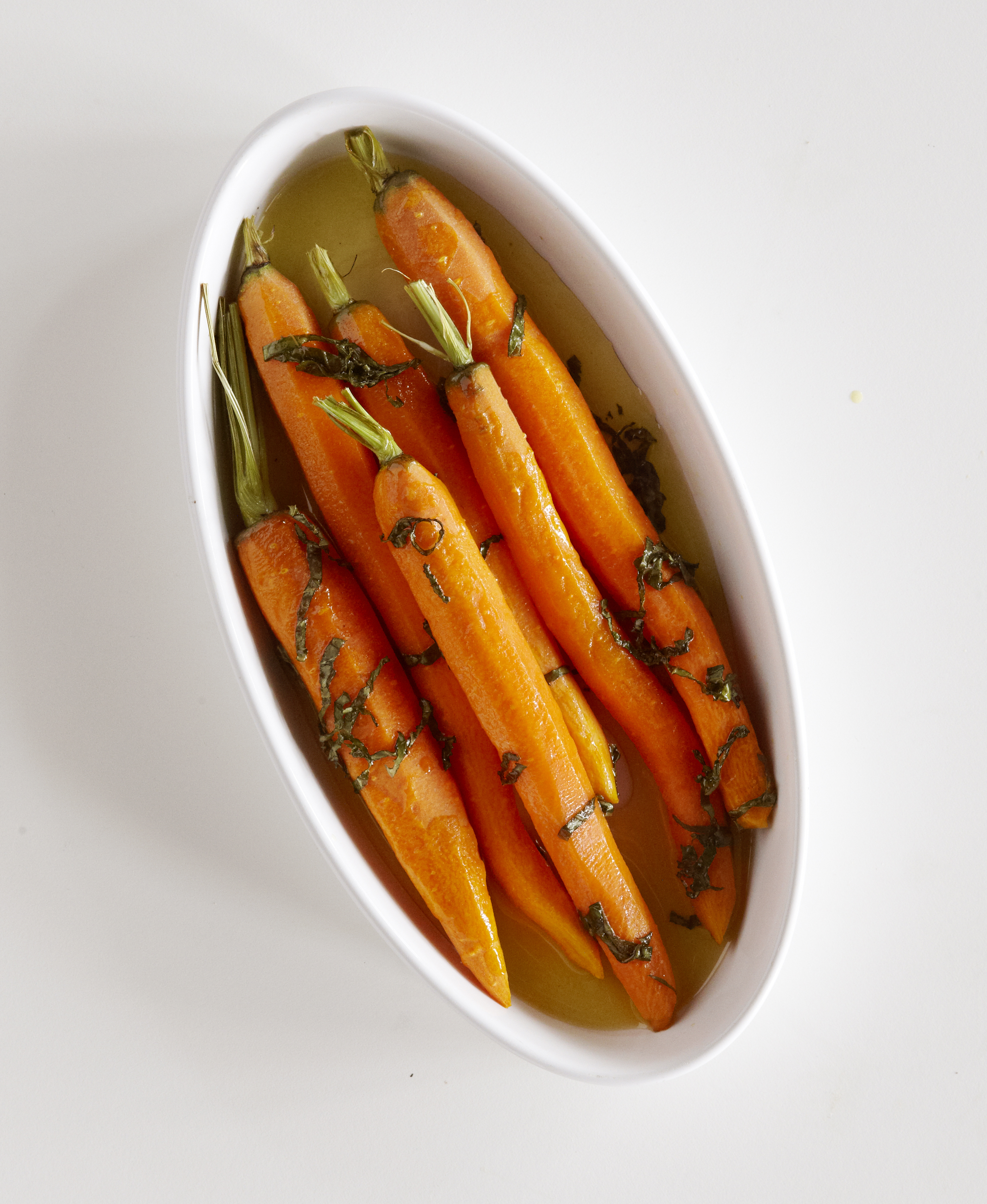 Ovengebakken wortels met basilicum