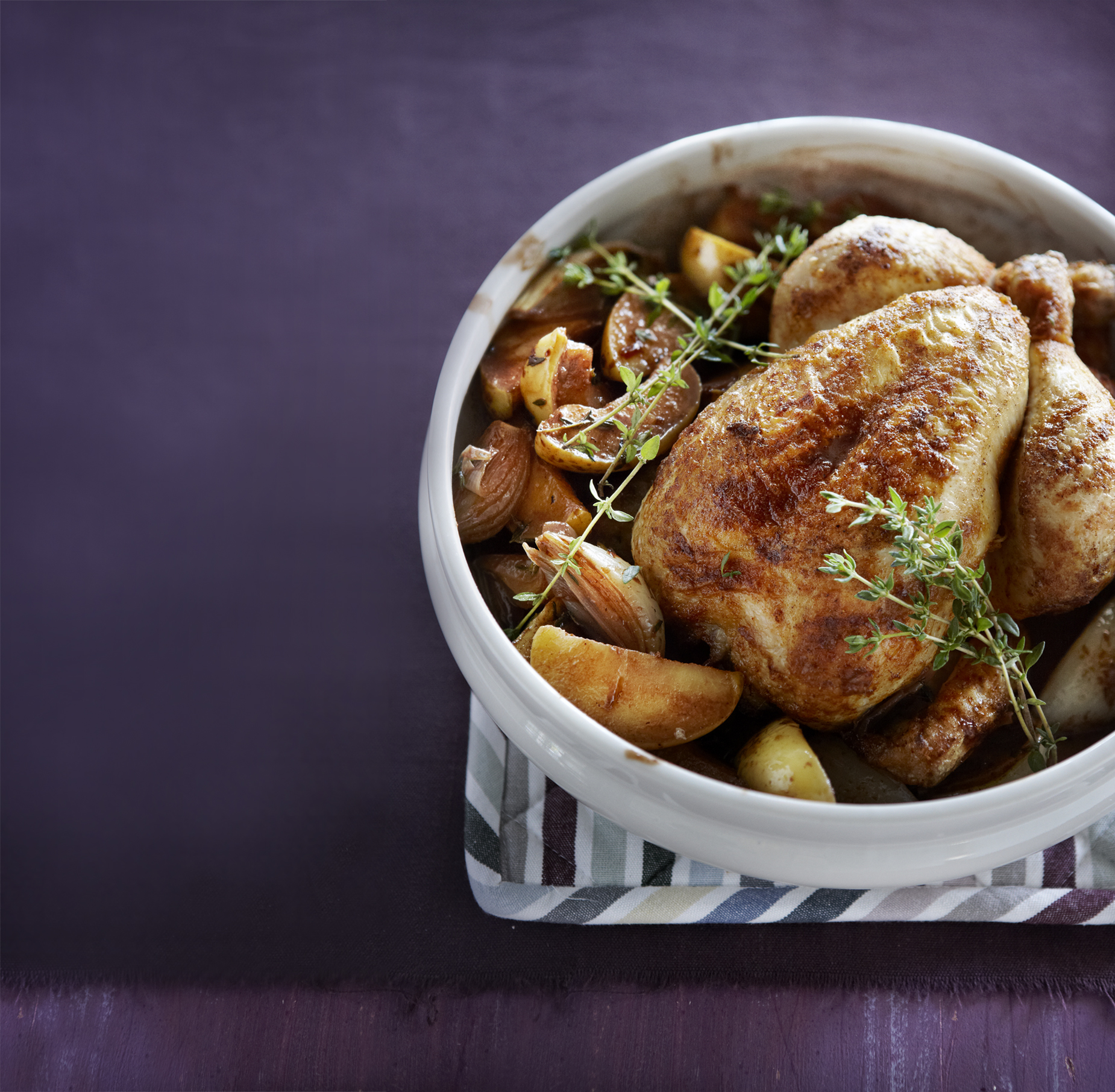 Gestoofde kip uit de oven met appel en chocolade