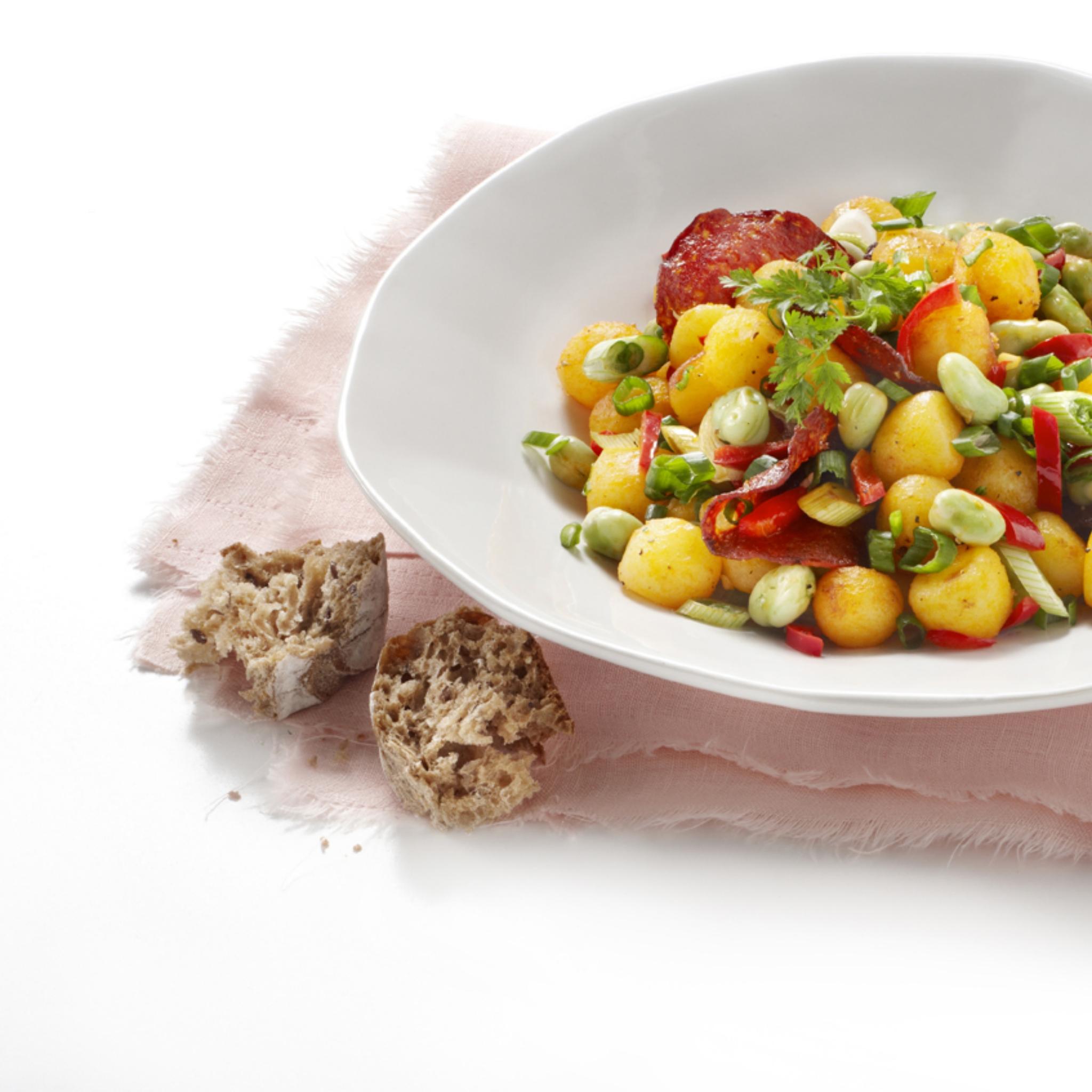 Spaanse aardappel-tuinbonensalade