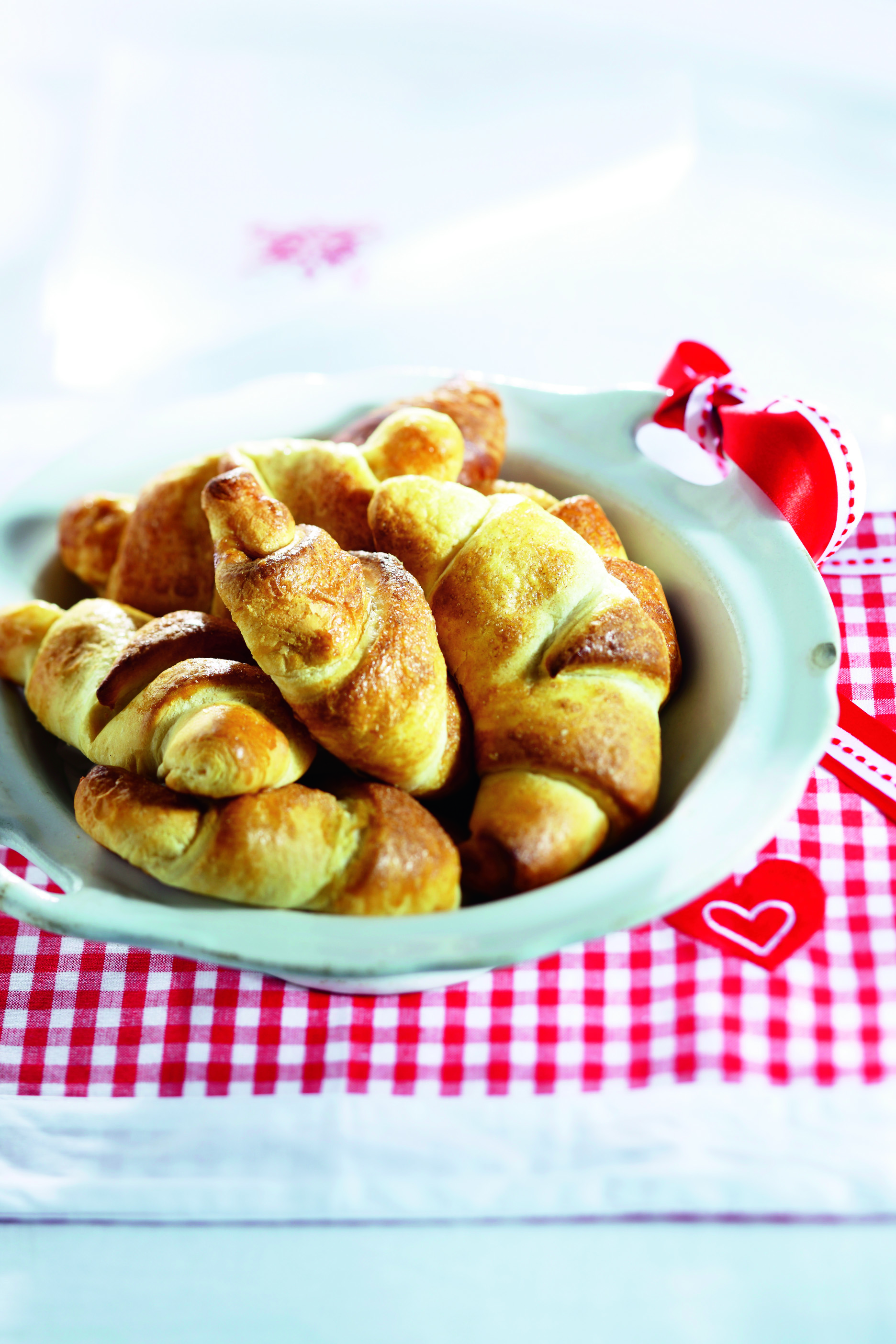 Croissantjes met rozijnen en kaneel