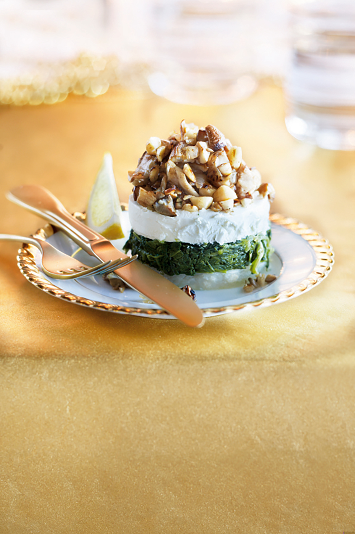 Groentetaartje met geitenkaas en paddenstoelen-notentapenade