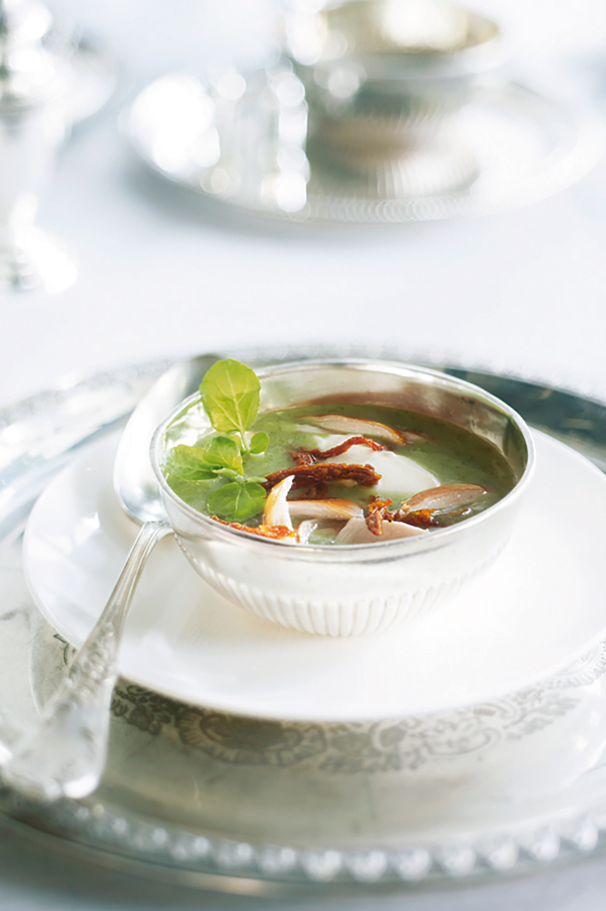 Waterkerssoep met gerookte kip