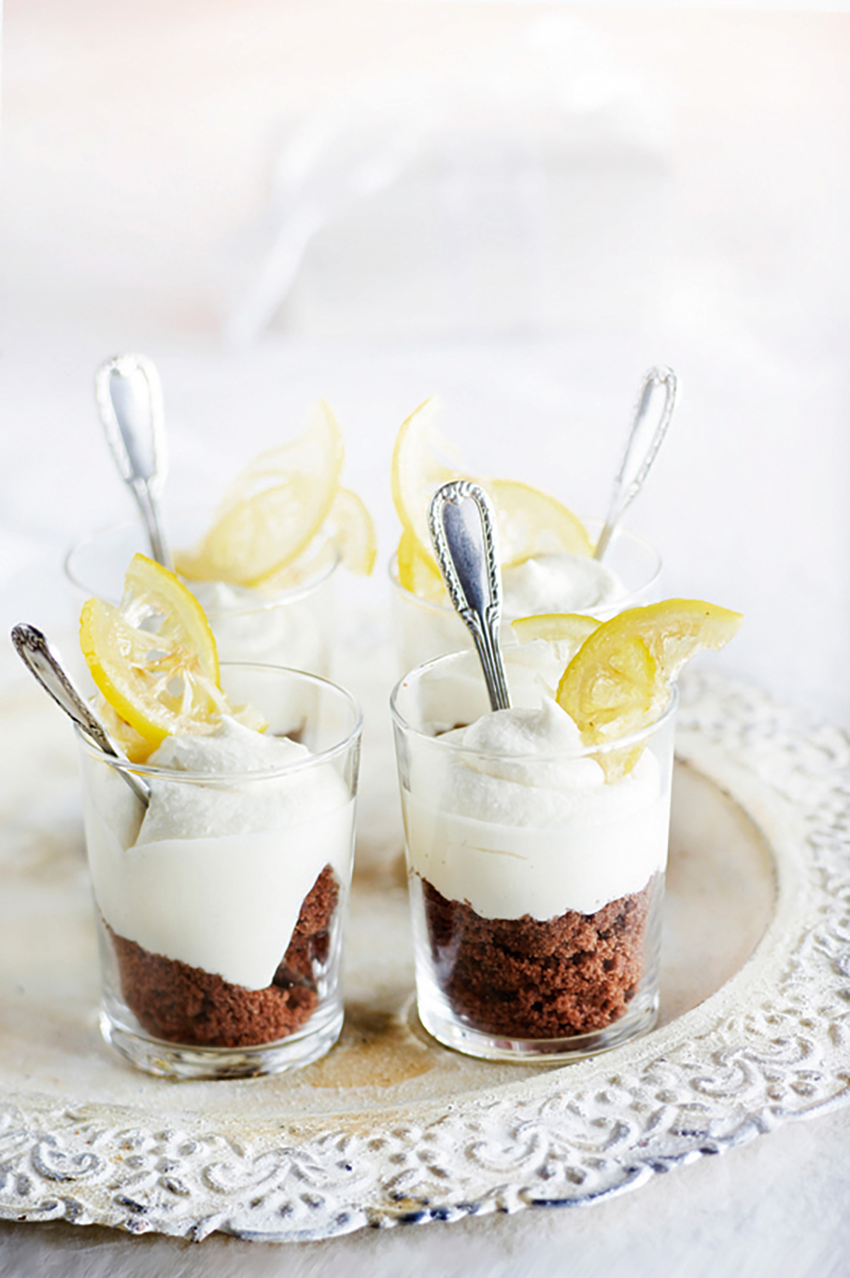 Witte chocolademousse met gekonfijte citroen