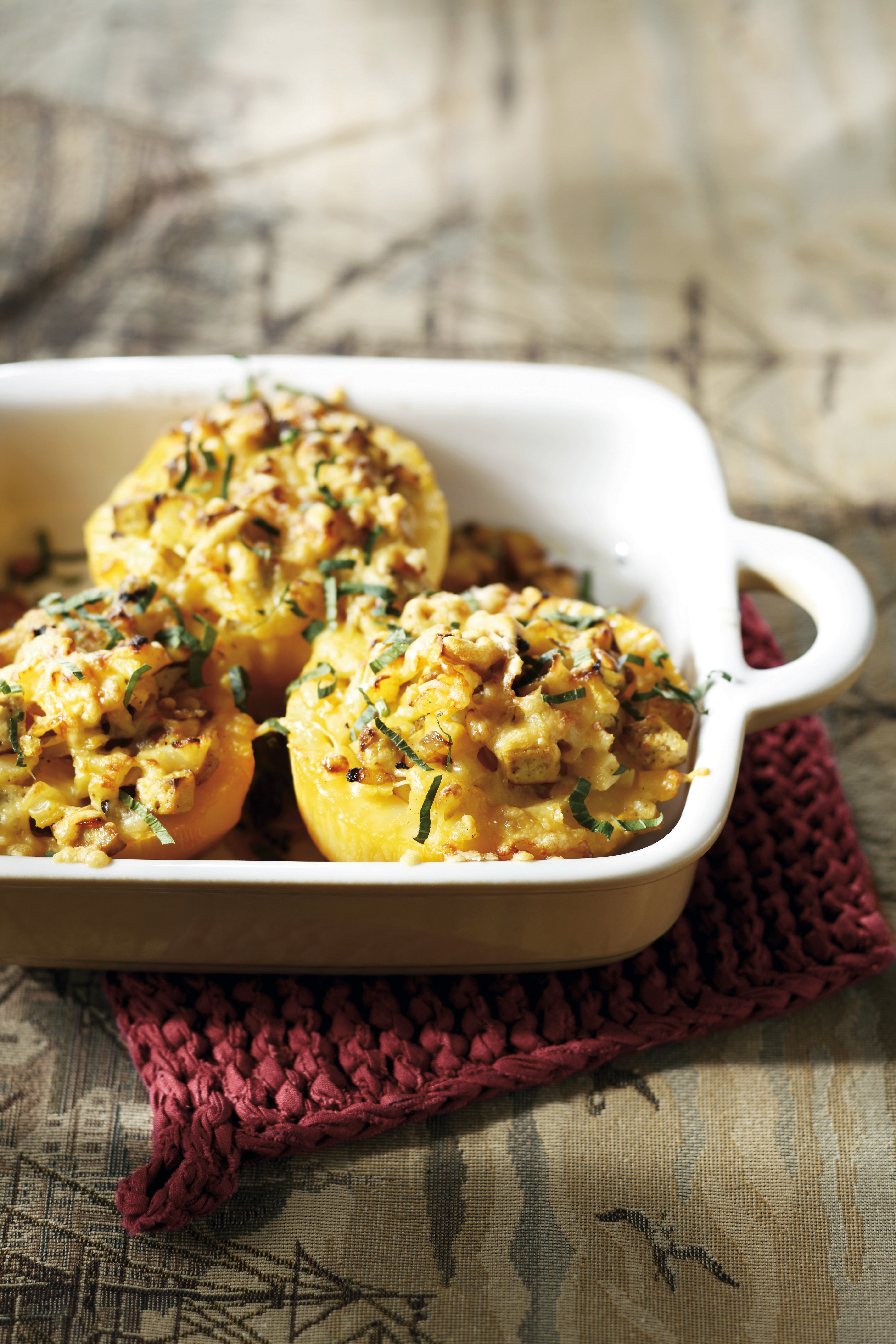 Knolraapjes gevuld met kerrietofu