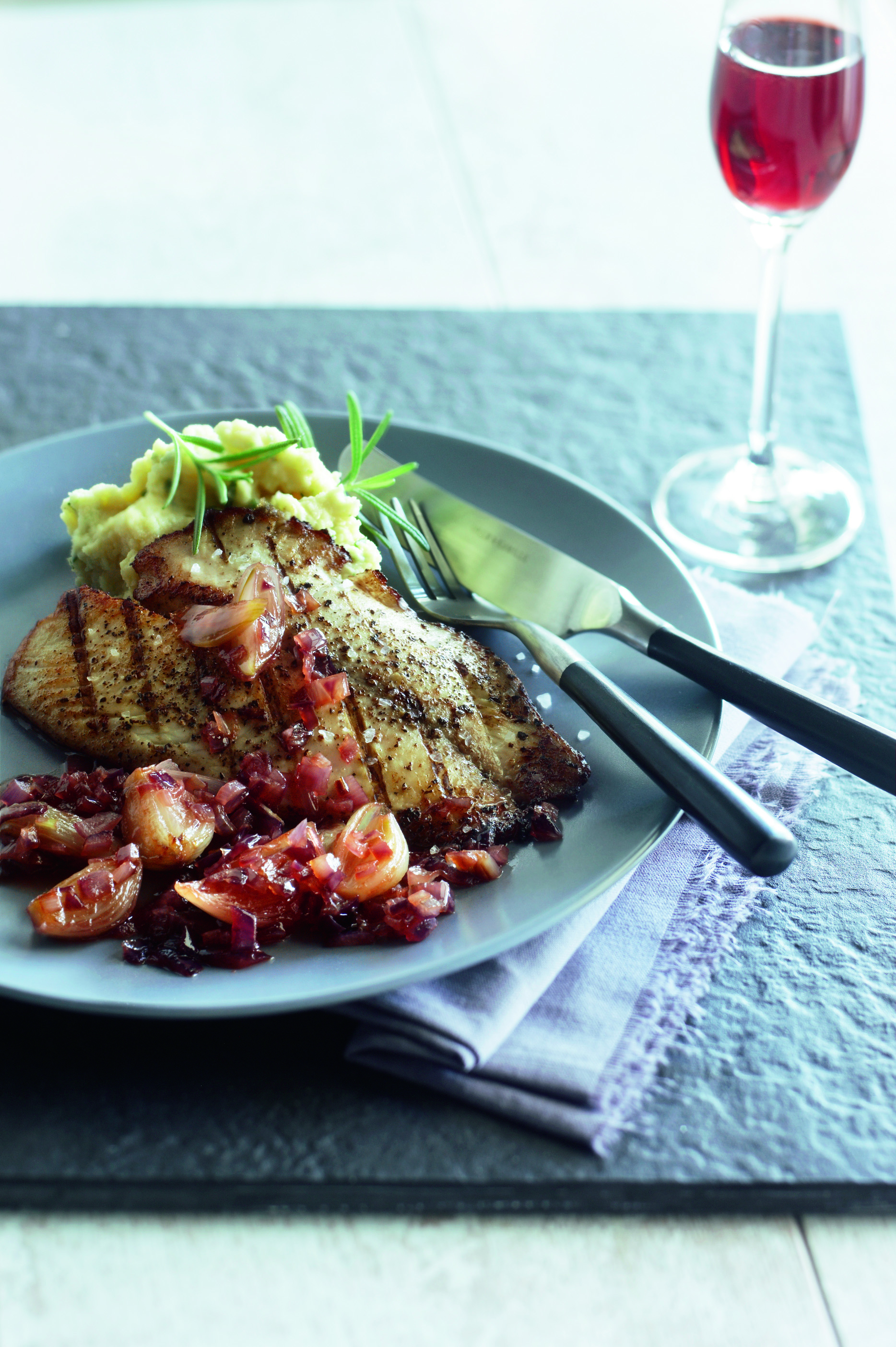 Geroosterde tilapia met sjalottencompote