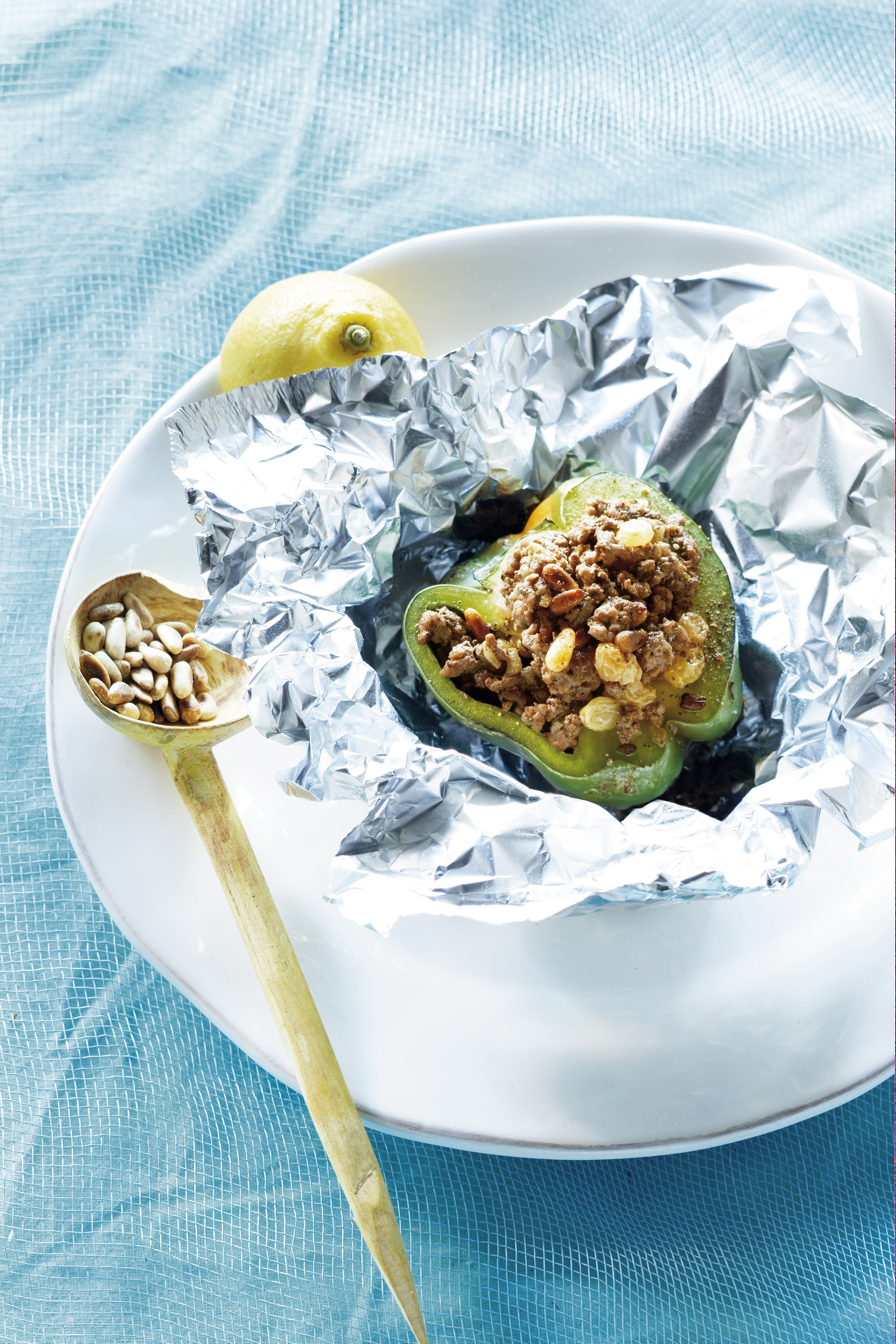 Gegrilde en gevulde paprika's