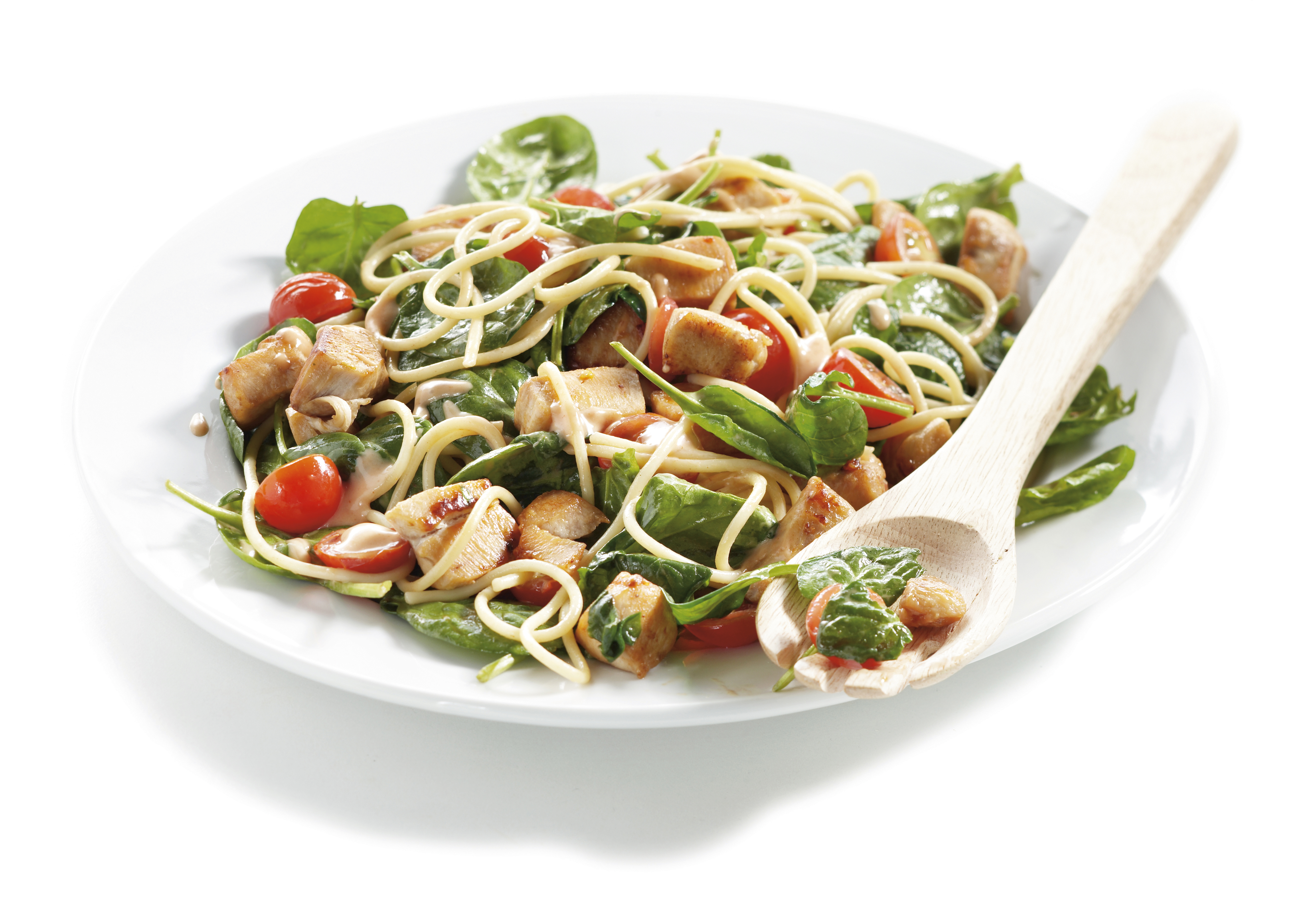 Pastasalade met kip en basilicumdressing