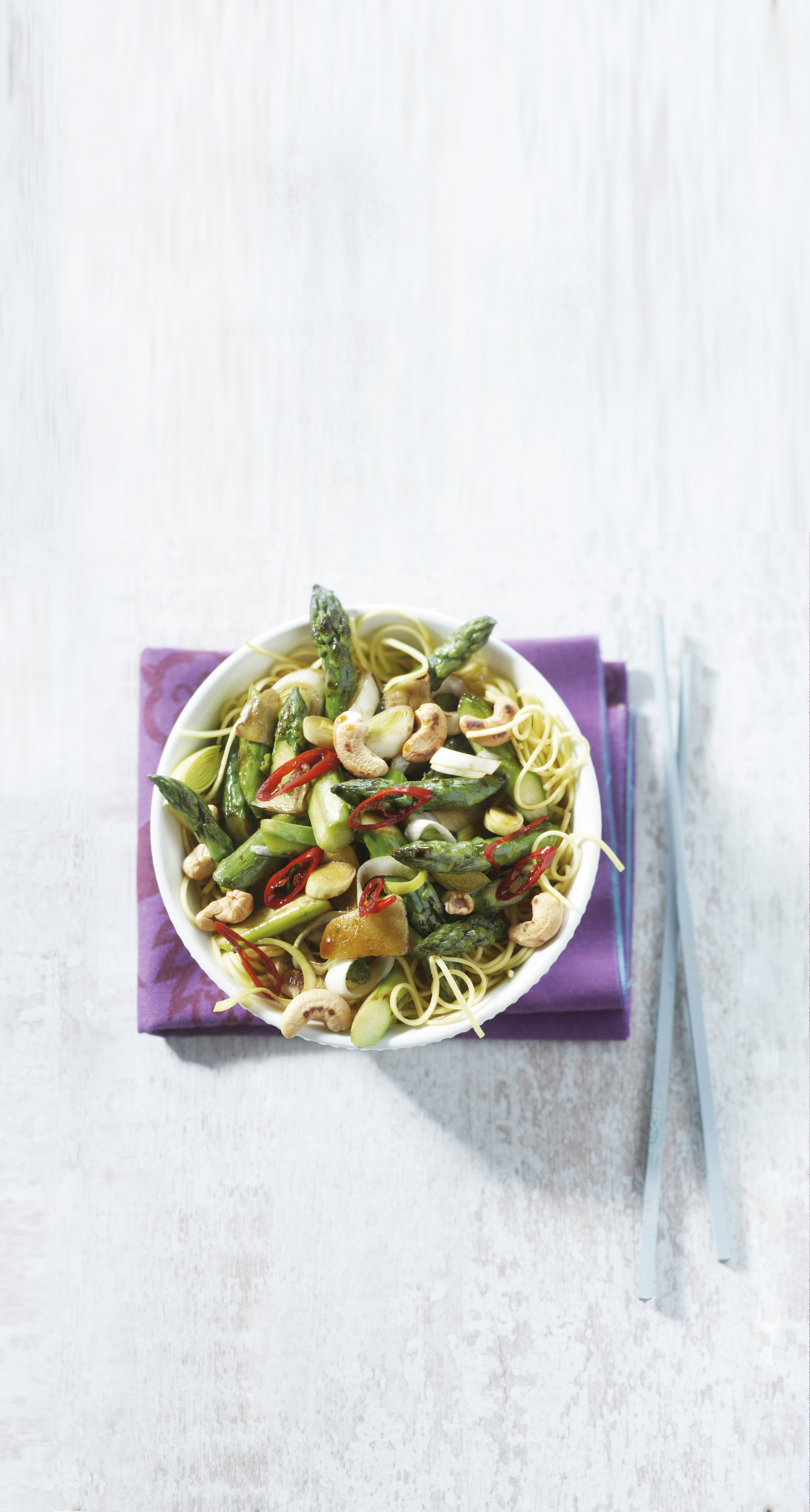 Pikante asperges uit de wok