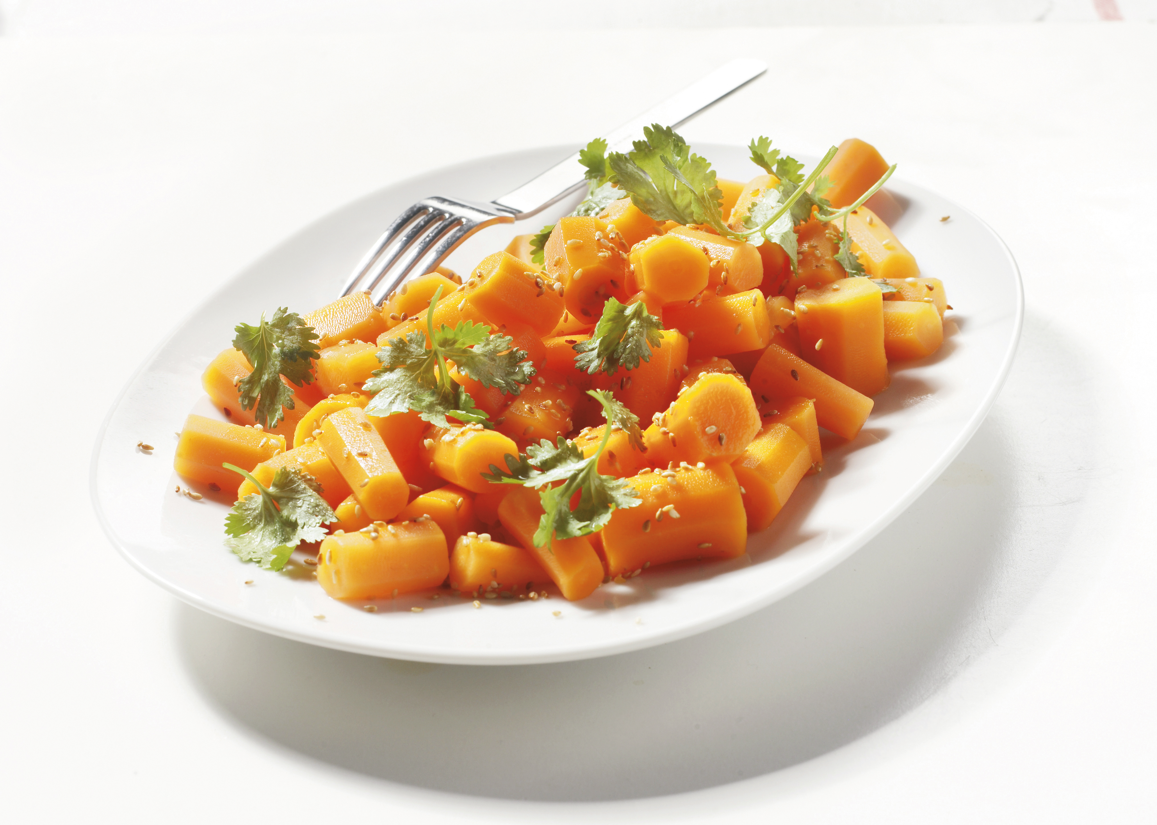 Roergebakken wortel met gember en sesam