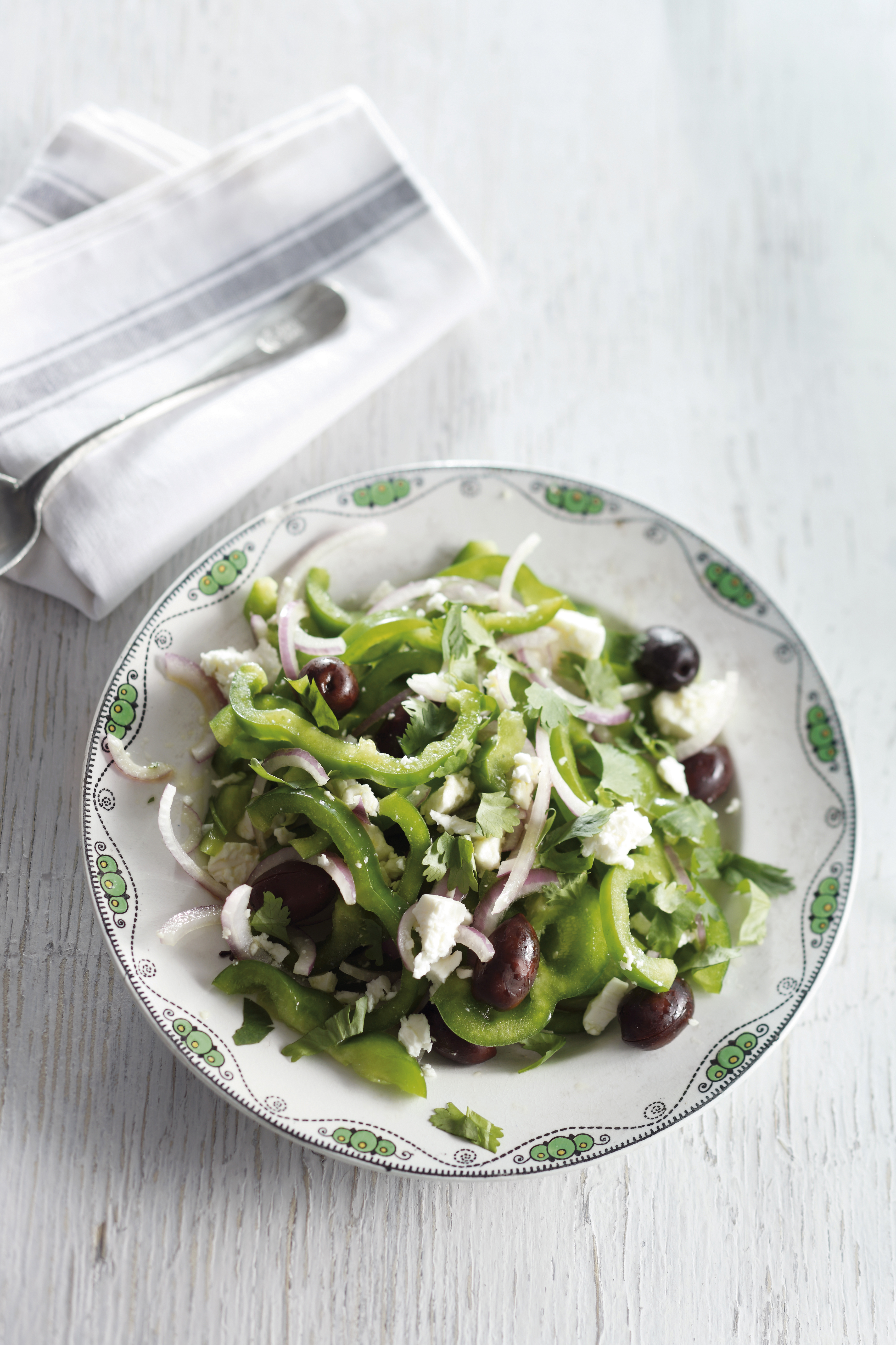 Salade van groene paprika's, feta en koriander