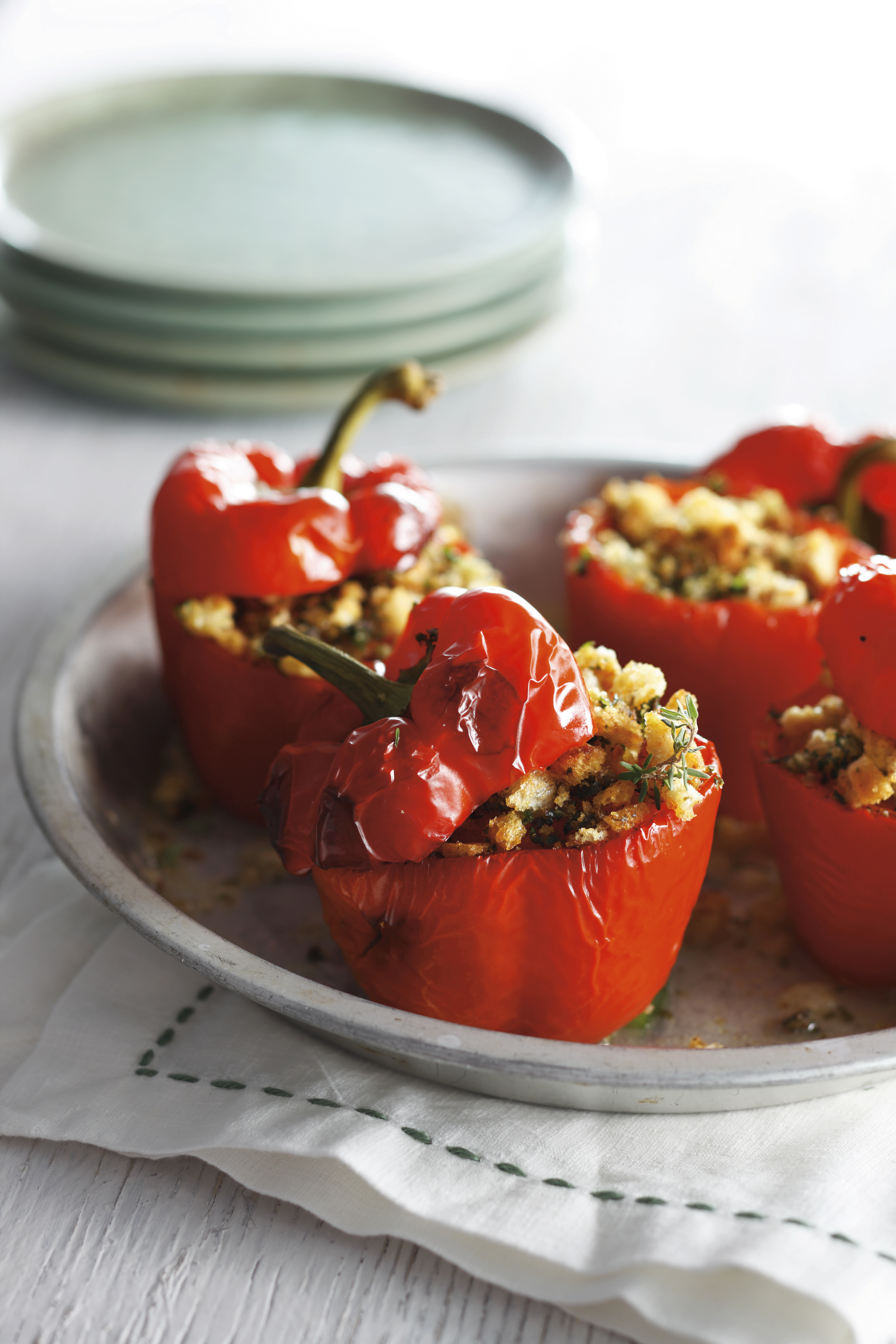 Gevulde rode paprika met tomaat en ansjovis