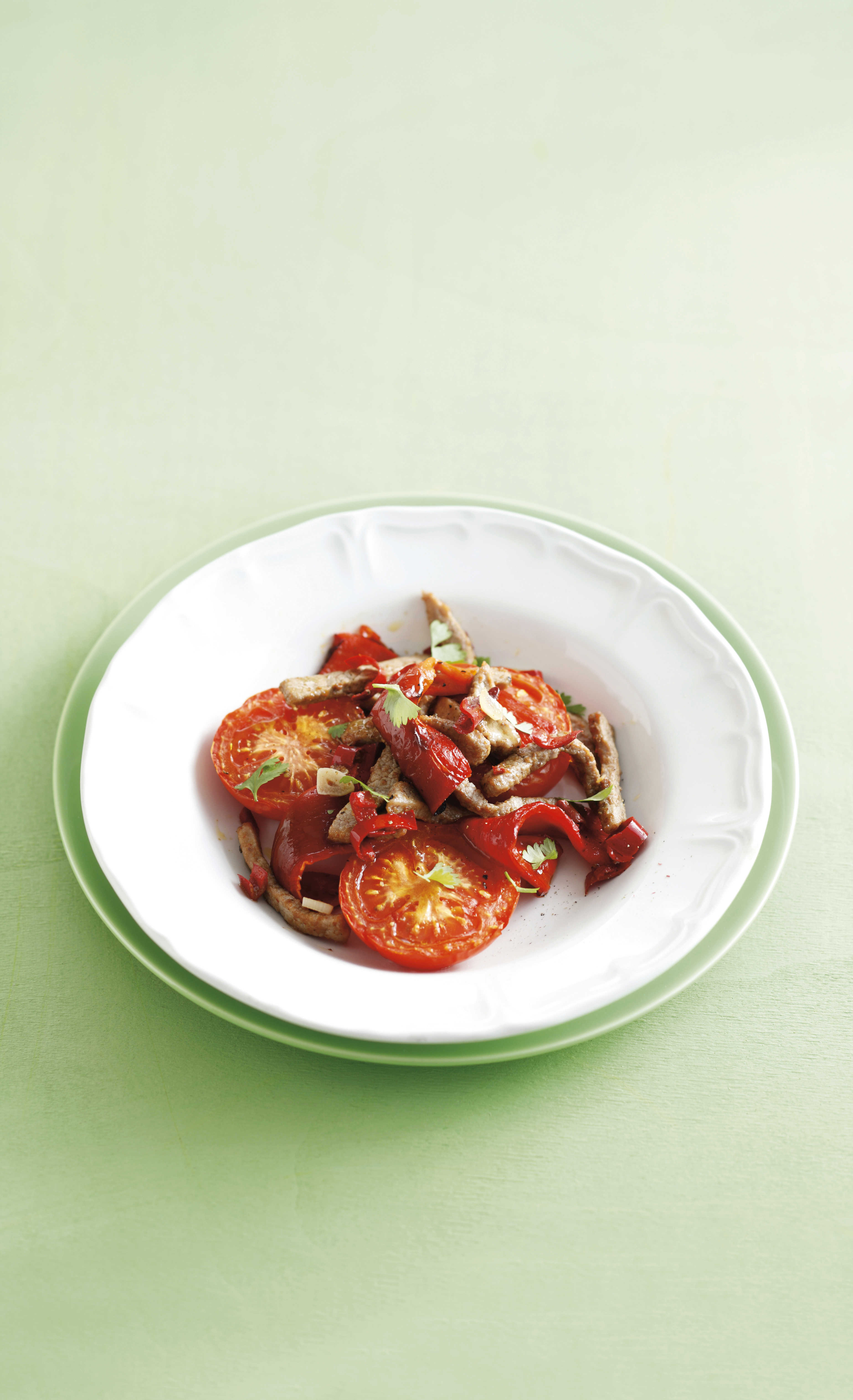 Rode lauwwarme salade met pikant vlees