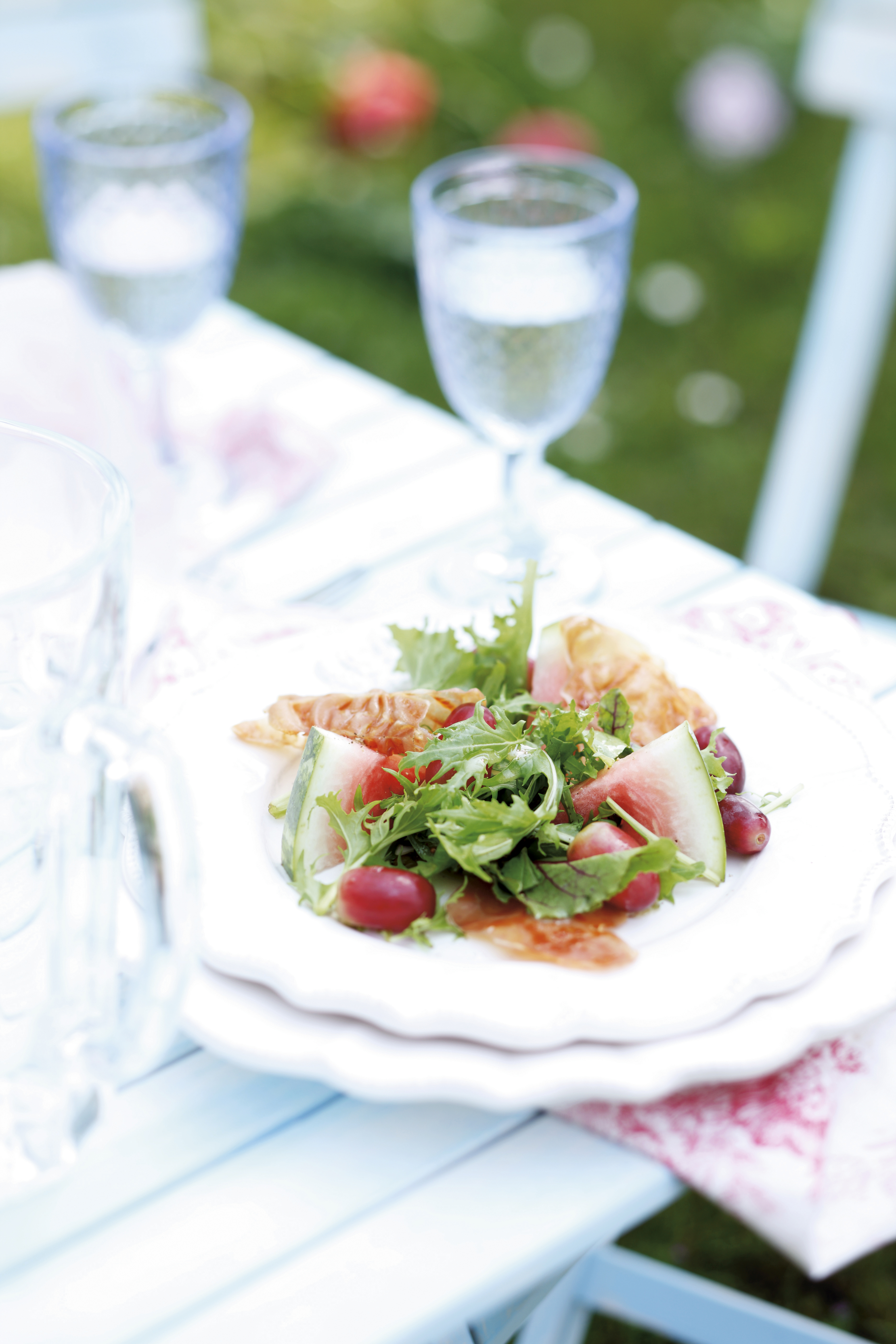 Salade van watermeloen, druiven en parmaham