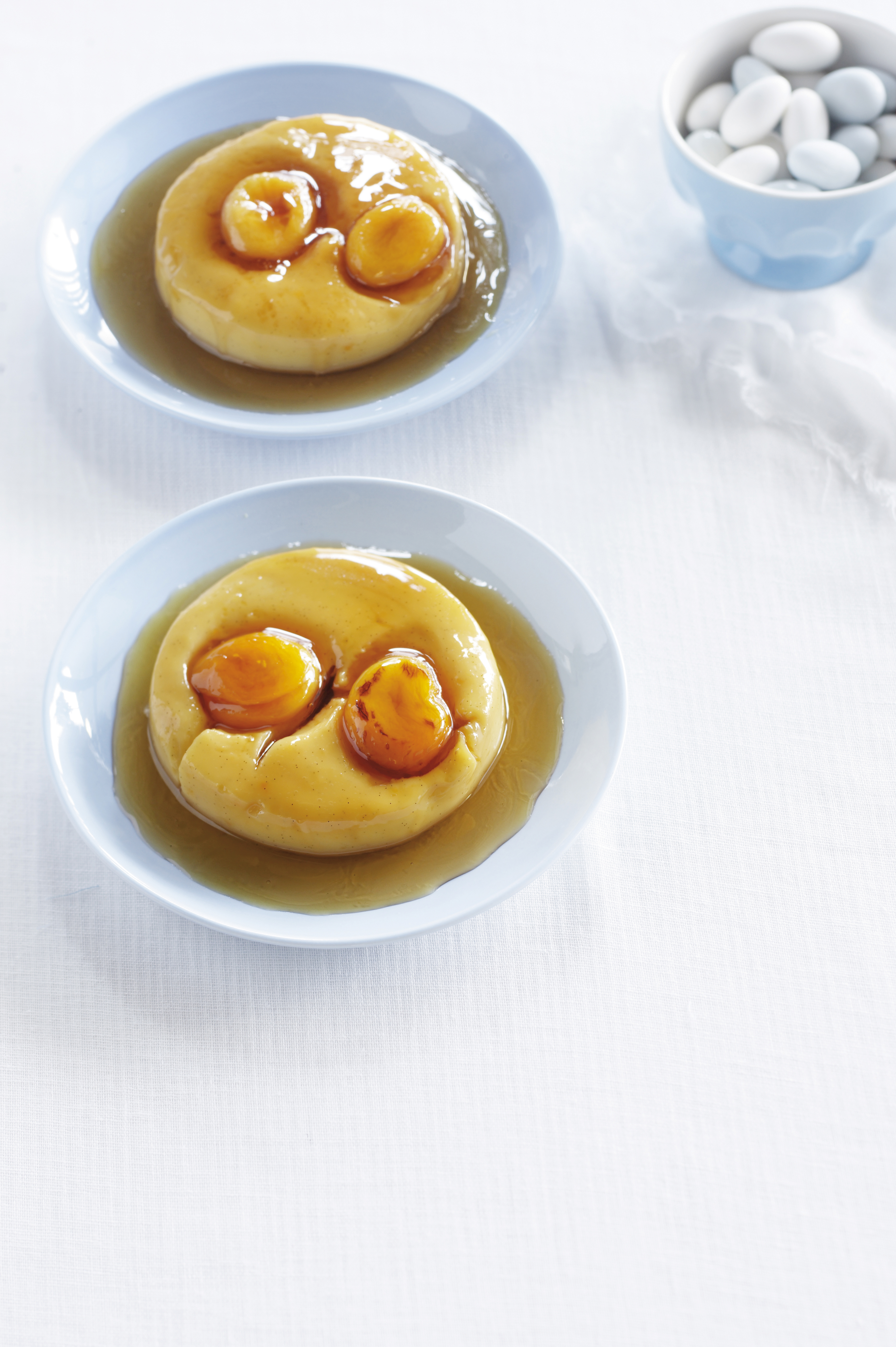 Custardflan met abrikozen in karamel