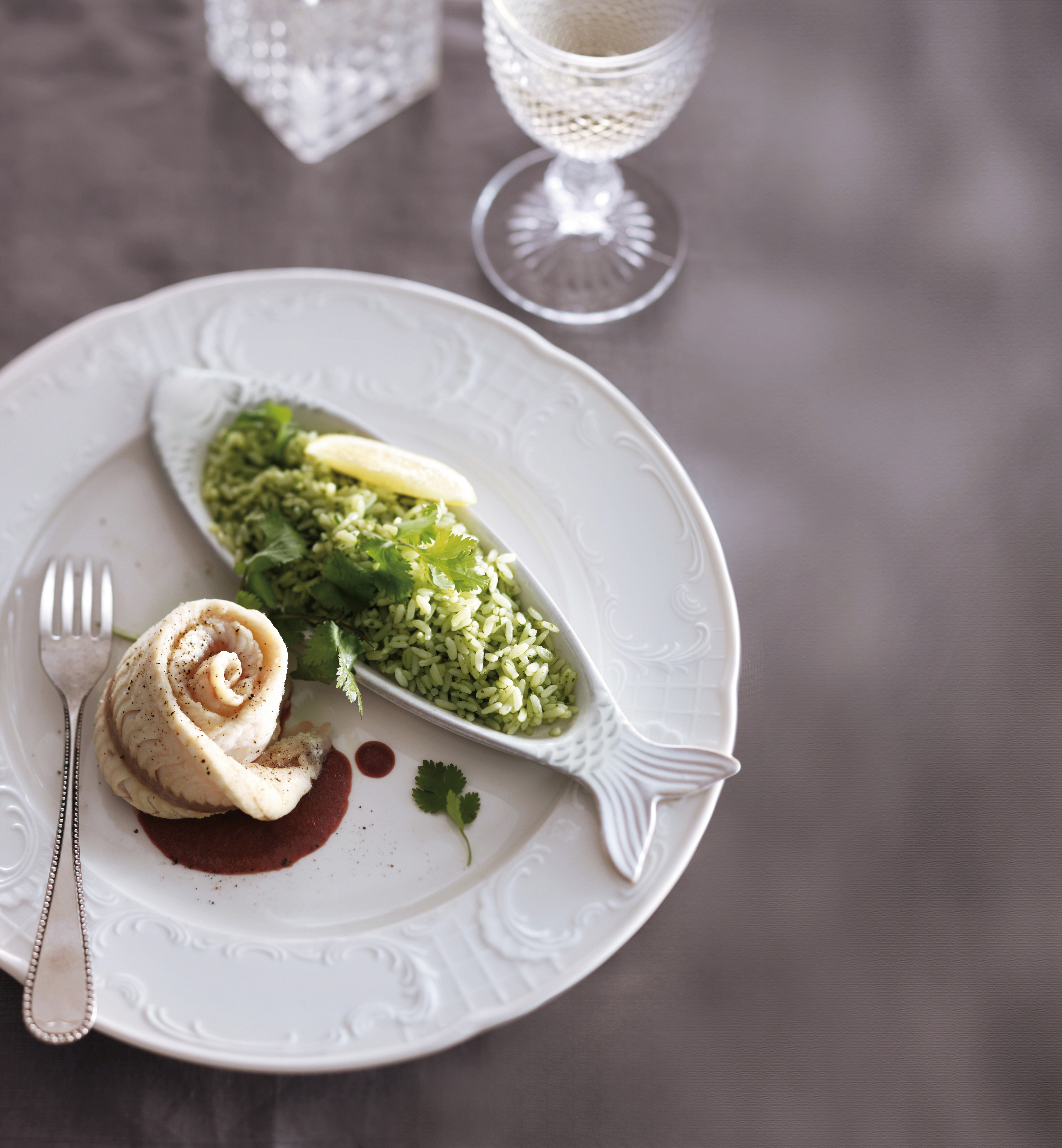 Gestoomde visfilet met bietensaus en groene rijst