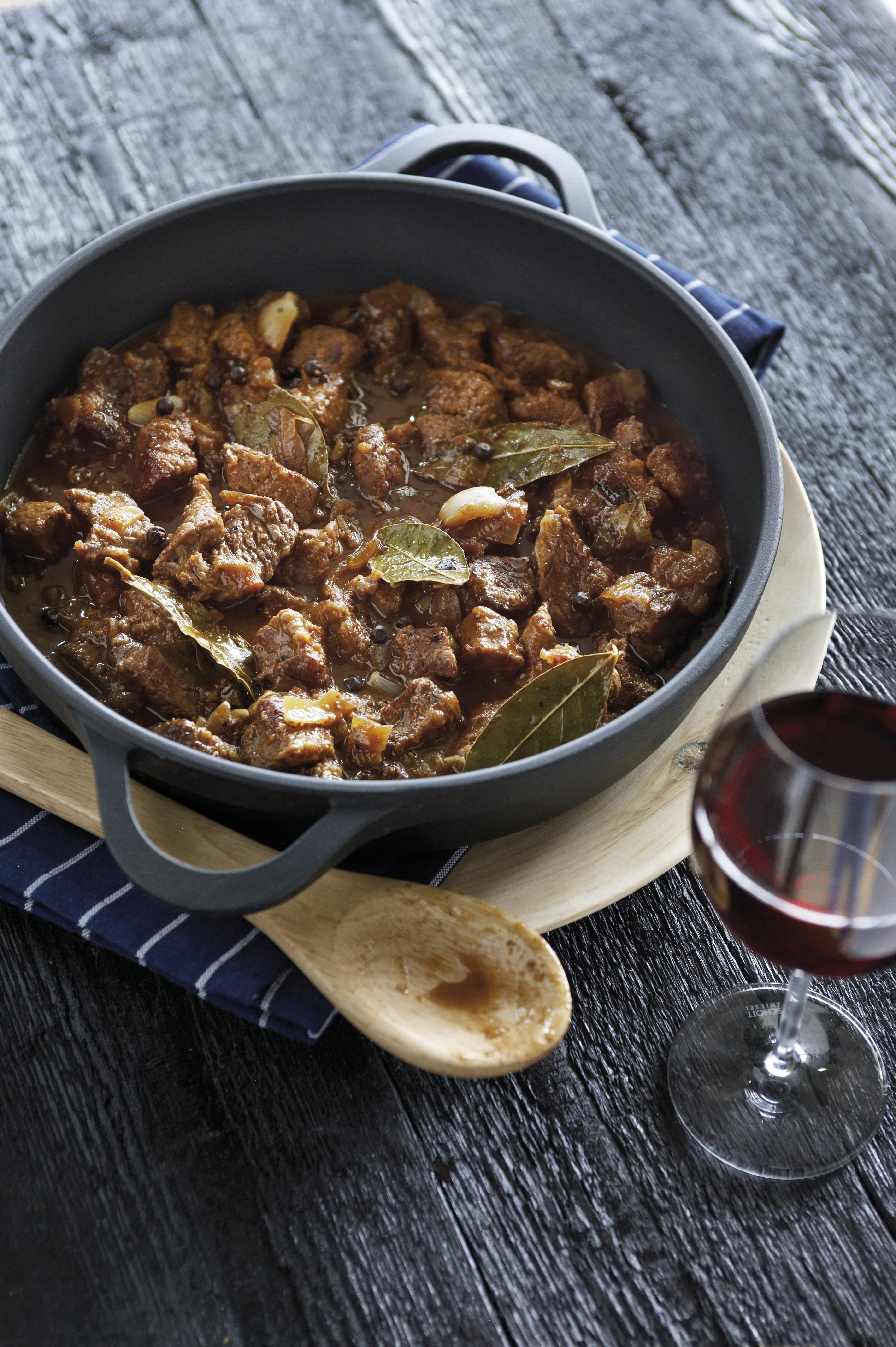 Zuurvlees met rode wijn