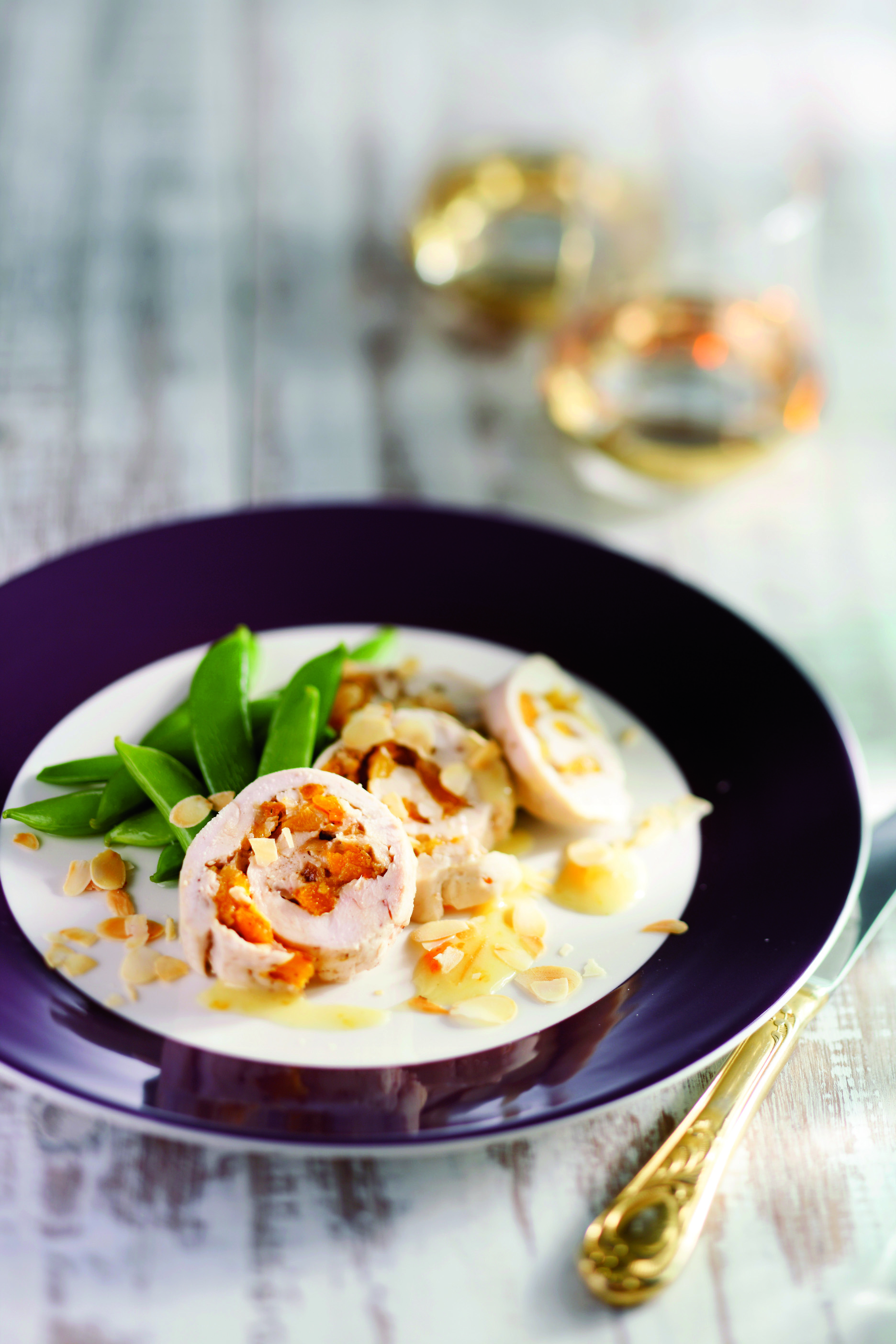 Gestoomde kiprolletjes met zoete oranje vulling