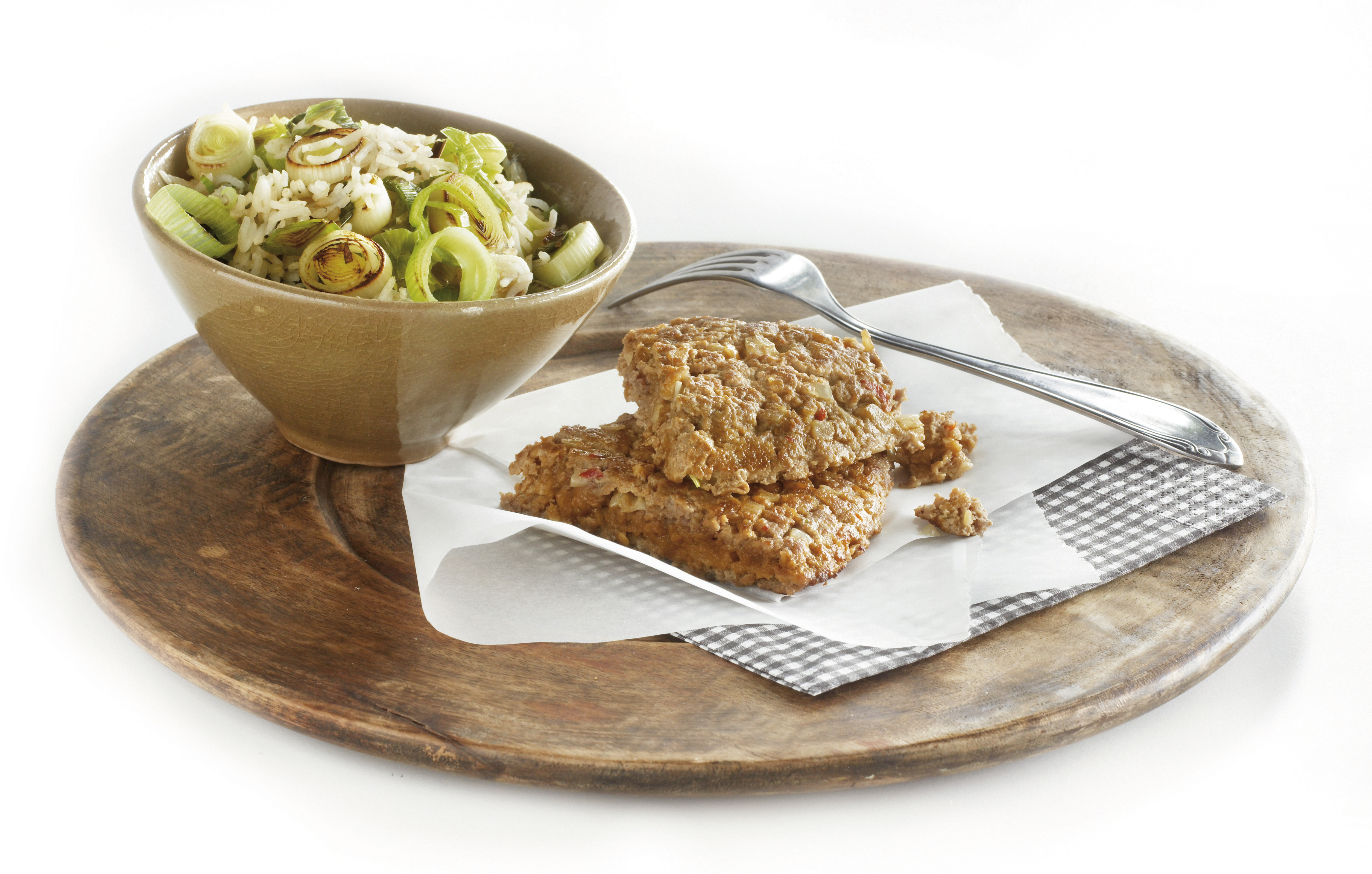 Pikante gehaktomelet met gebakken rijst