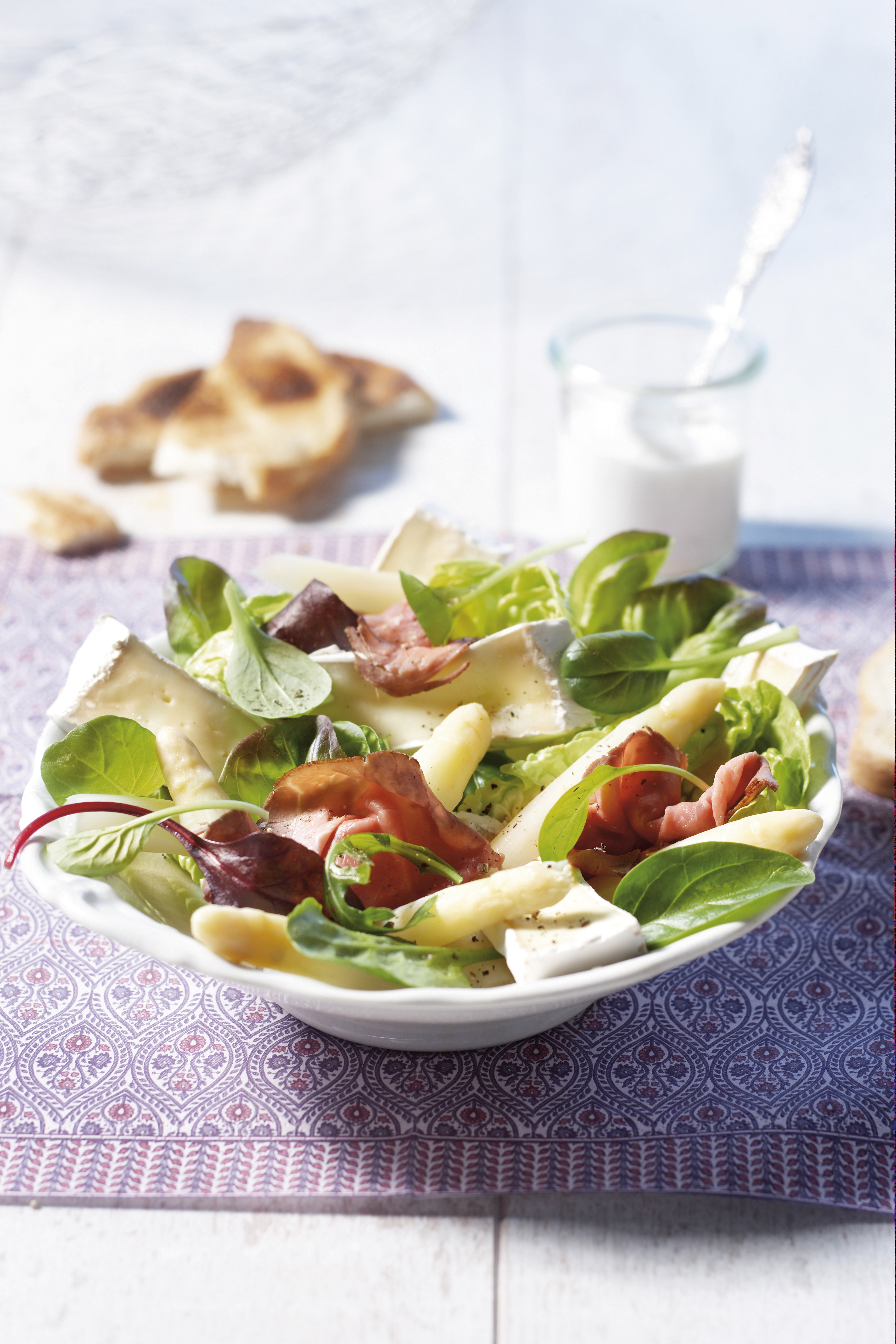 Aspergesalade met rosbief en brie