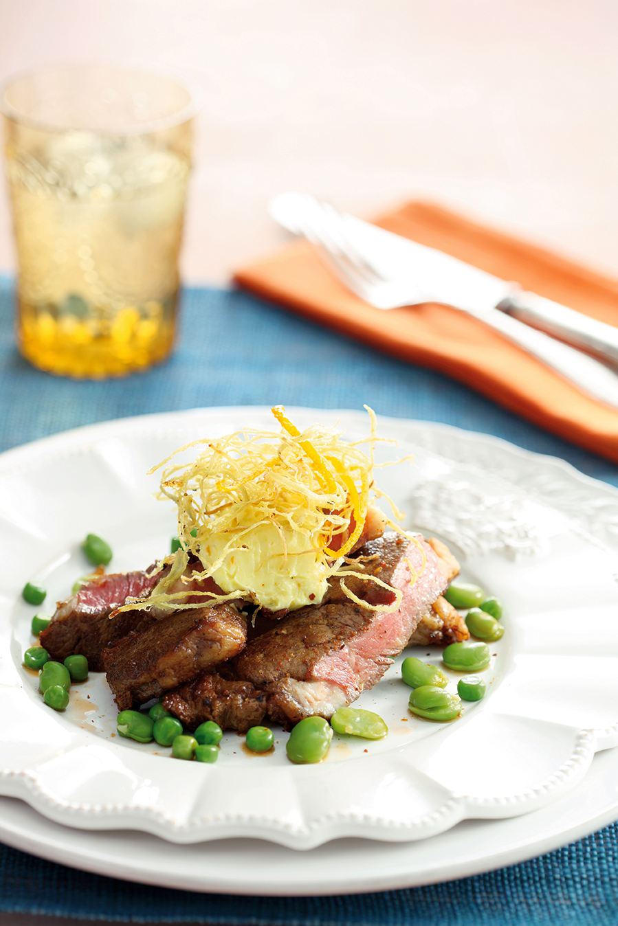 Gegrilde Argentijnse steak met oranjeboter en gefrituurde gember