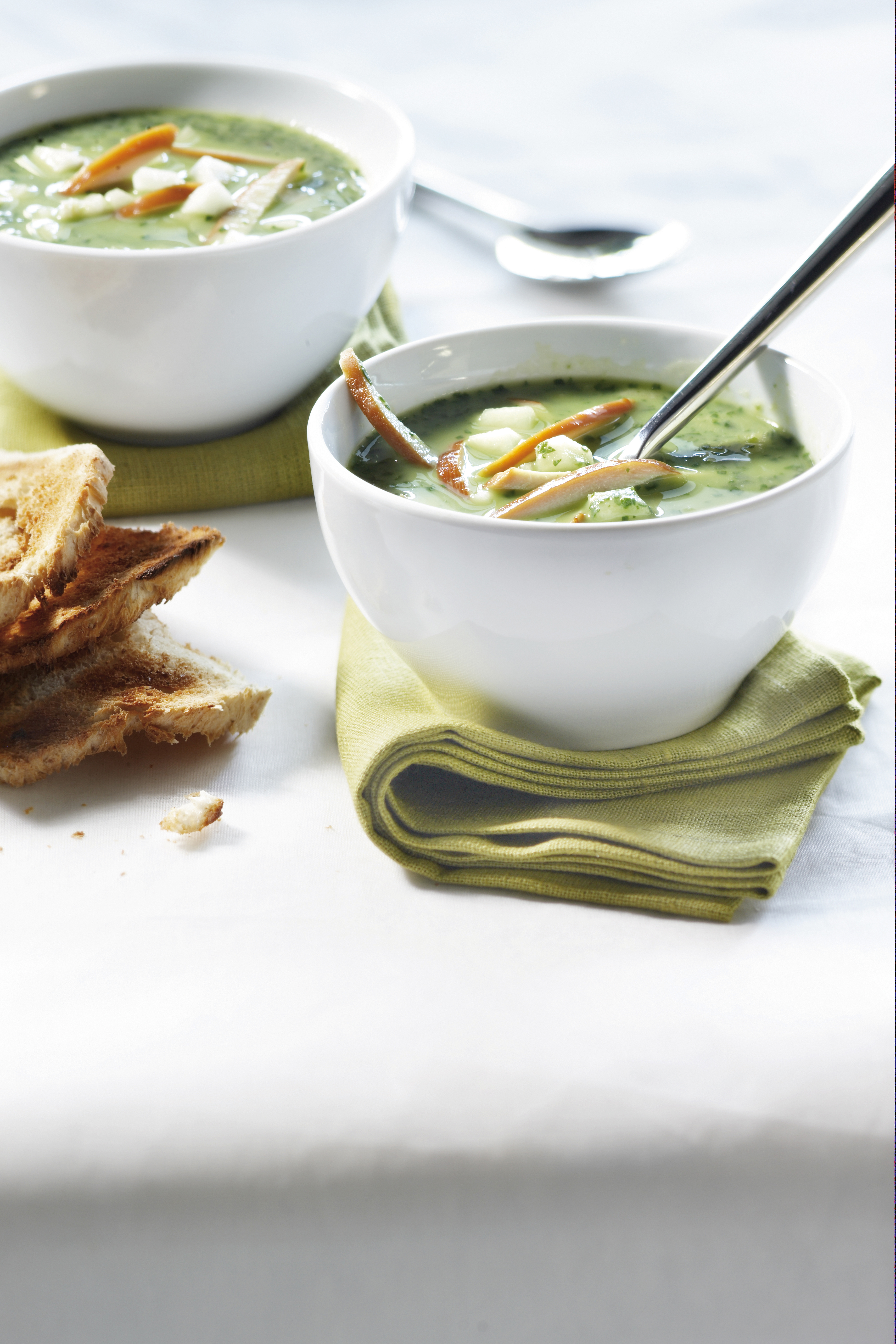 Spinaziesoep met kip en peer