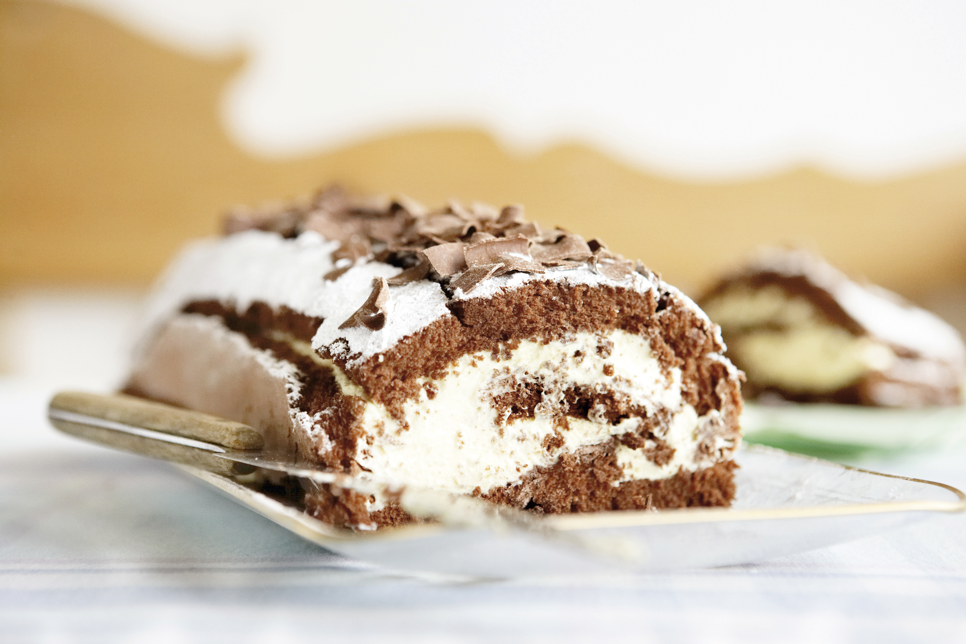 Chocolade-cakerol met advocaatcrème