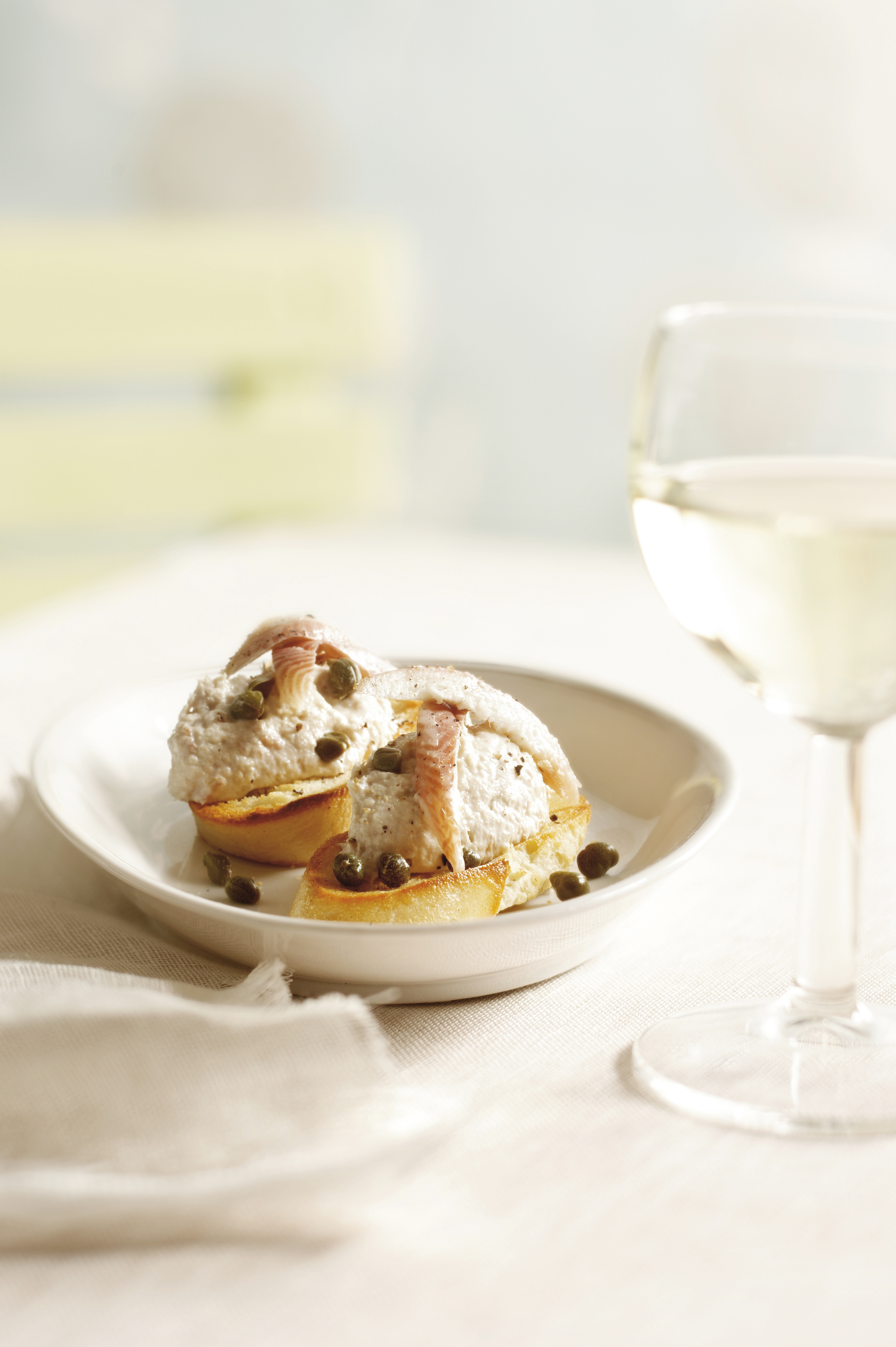 Crostini met gerookte forelmousse