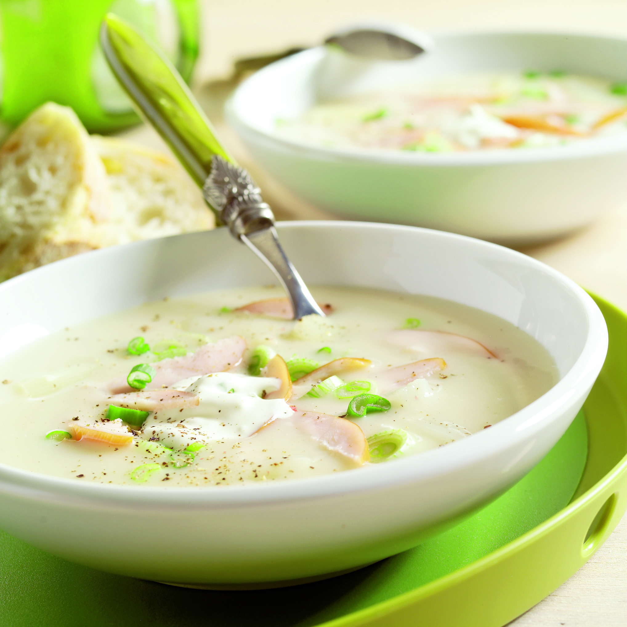 Aspergesoep met kip en bosui