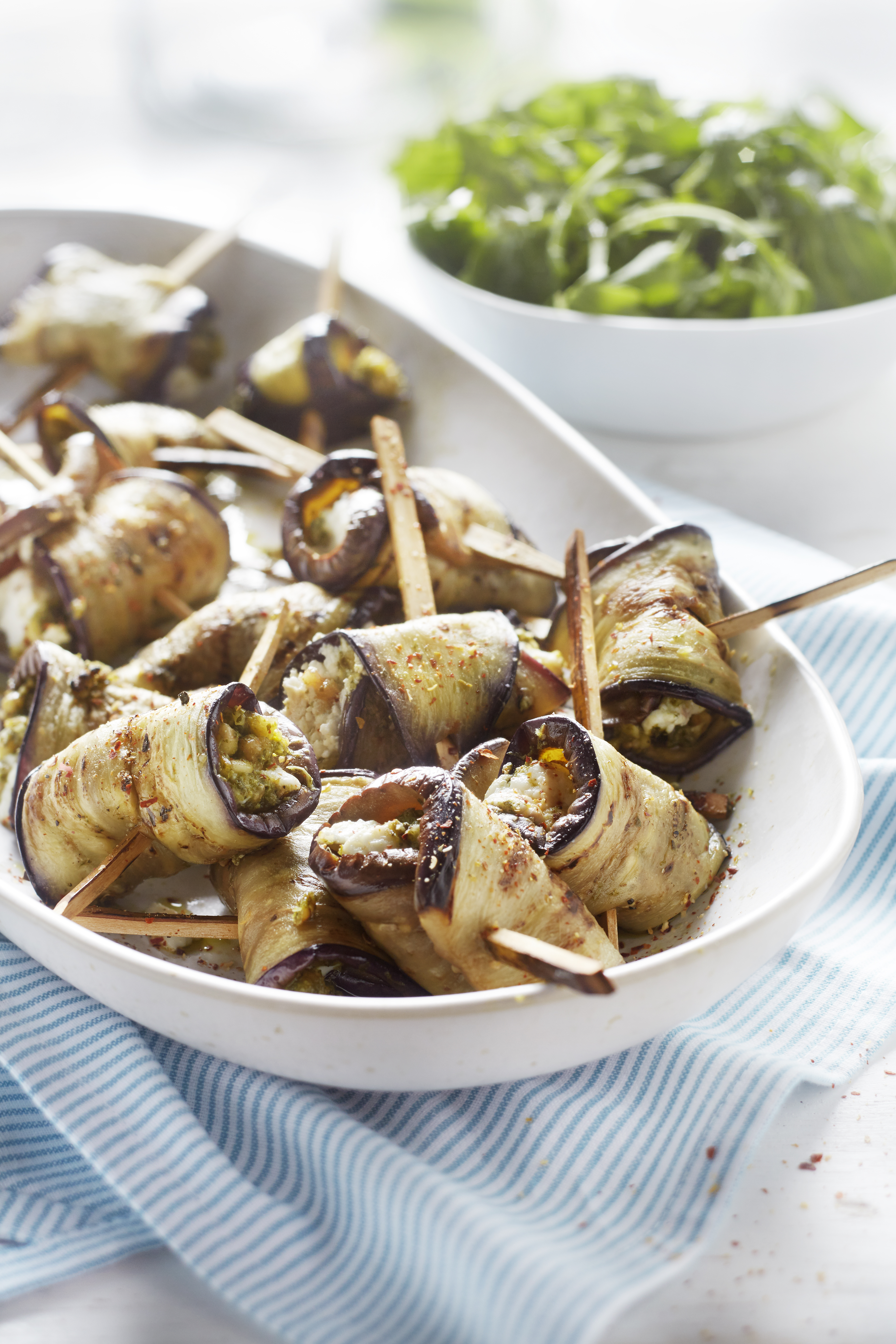 Auberginerolletjes met walnotenpesto en geitenkaas