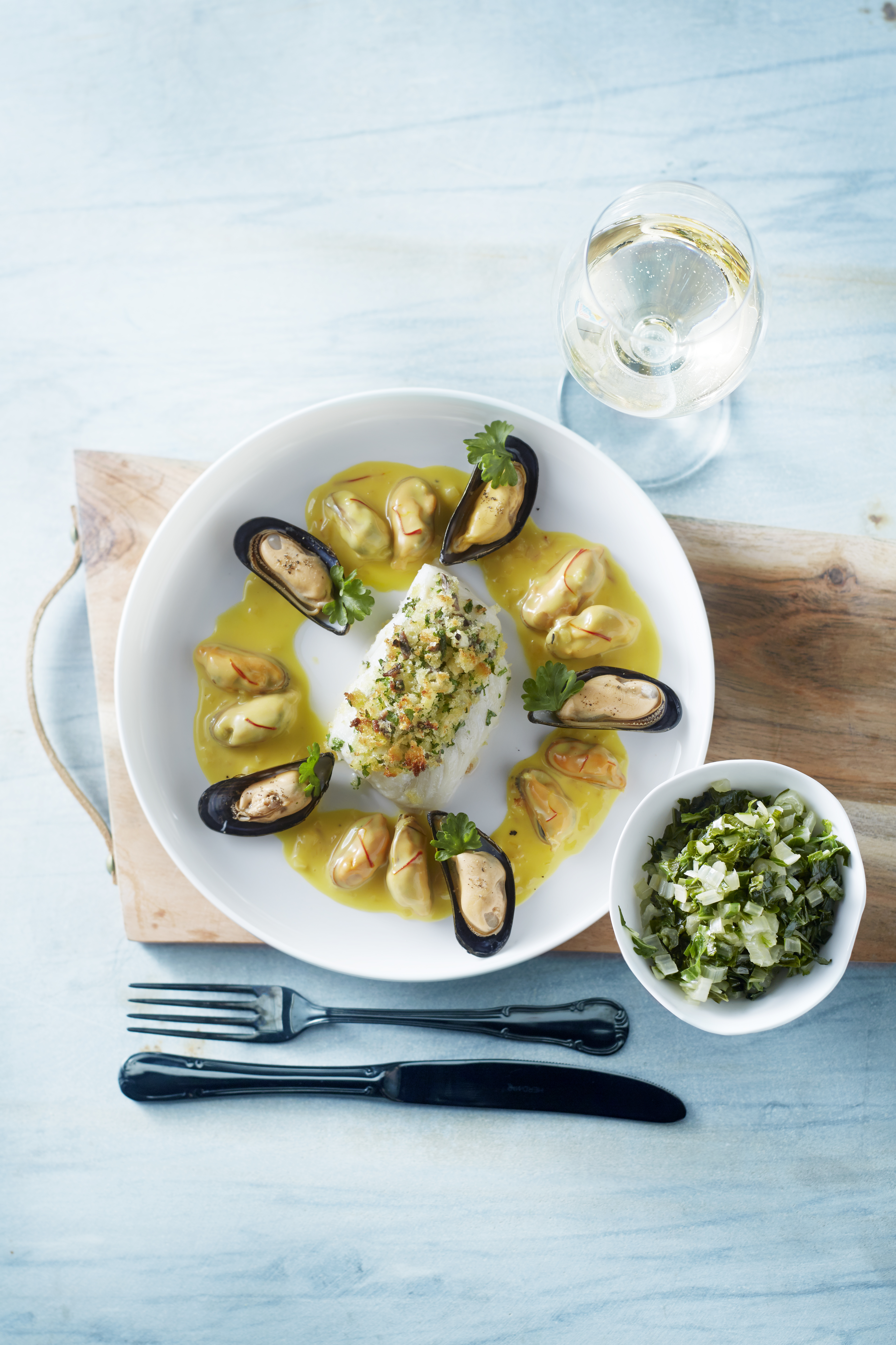 Gegratineerde kabeljauw met saffraansaus en mosseltjes