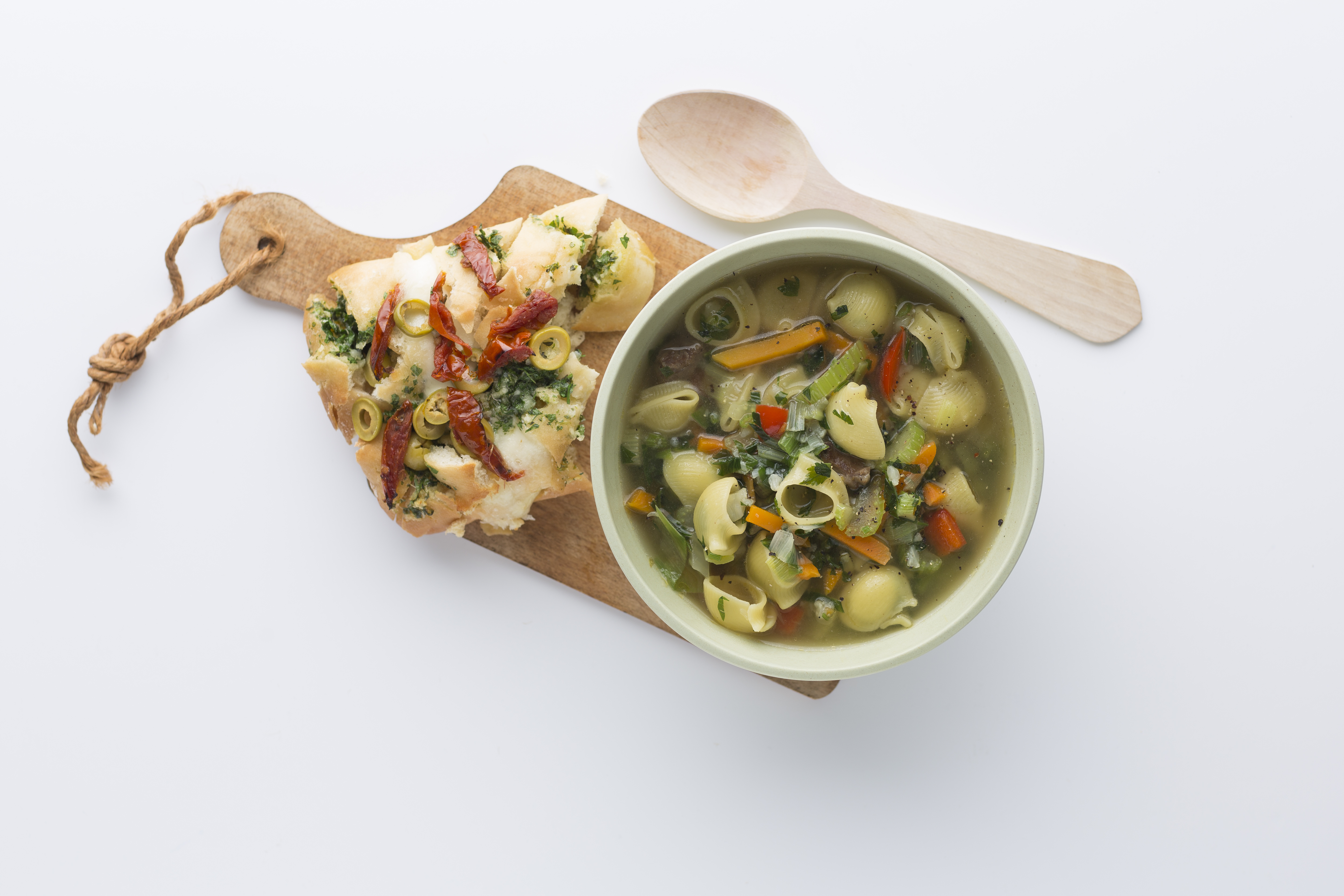 Minestrone met gevulde ciabatta