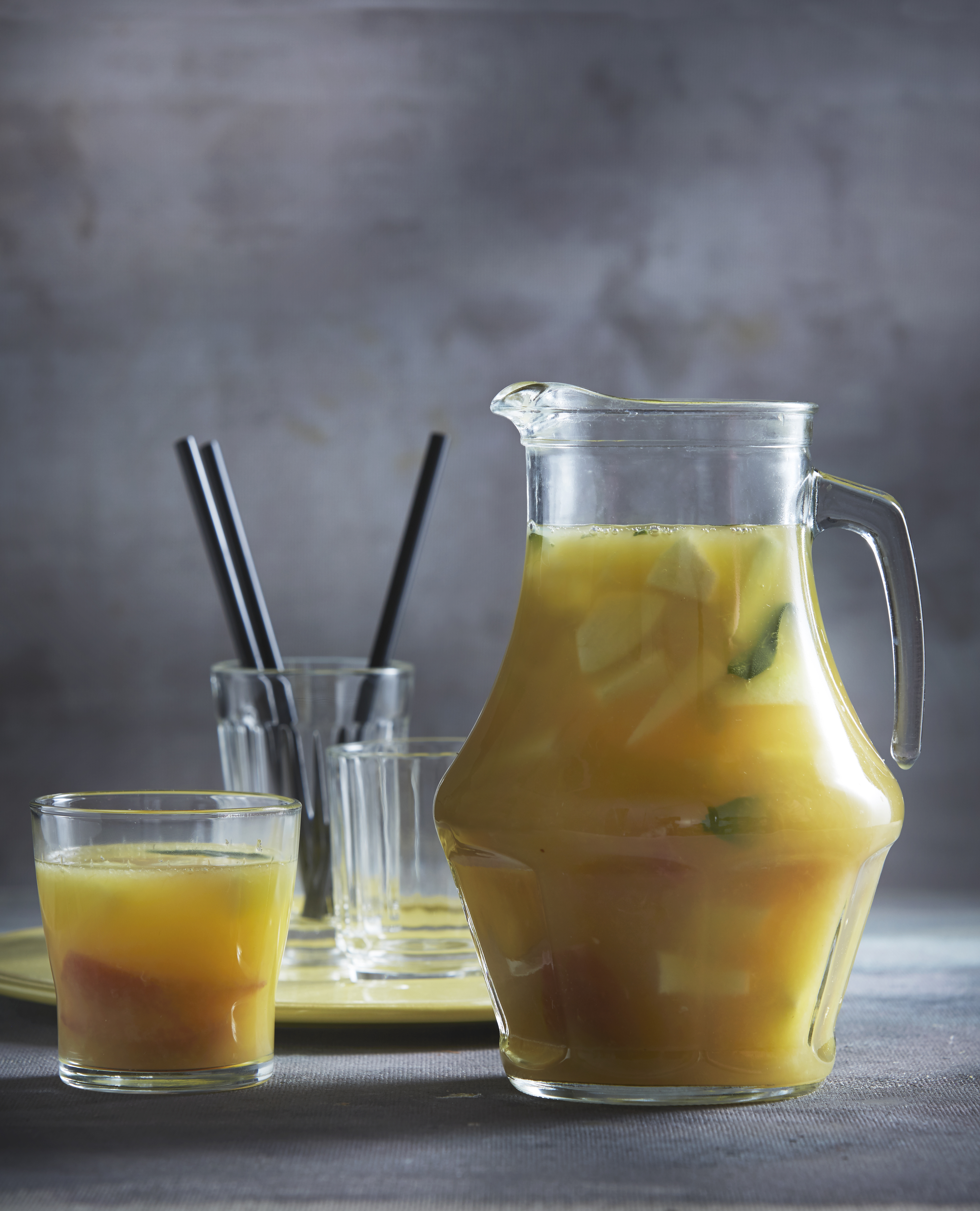 Groene-theedrank met peer en salie