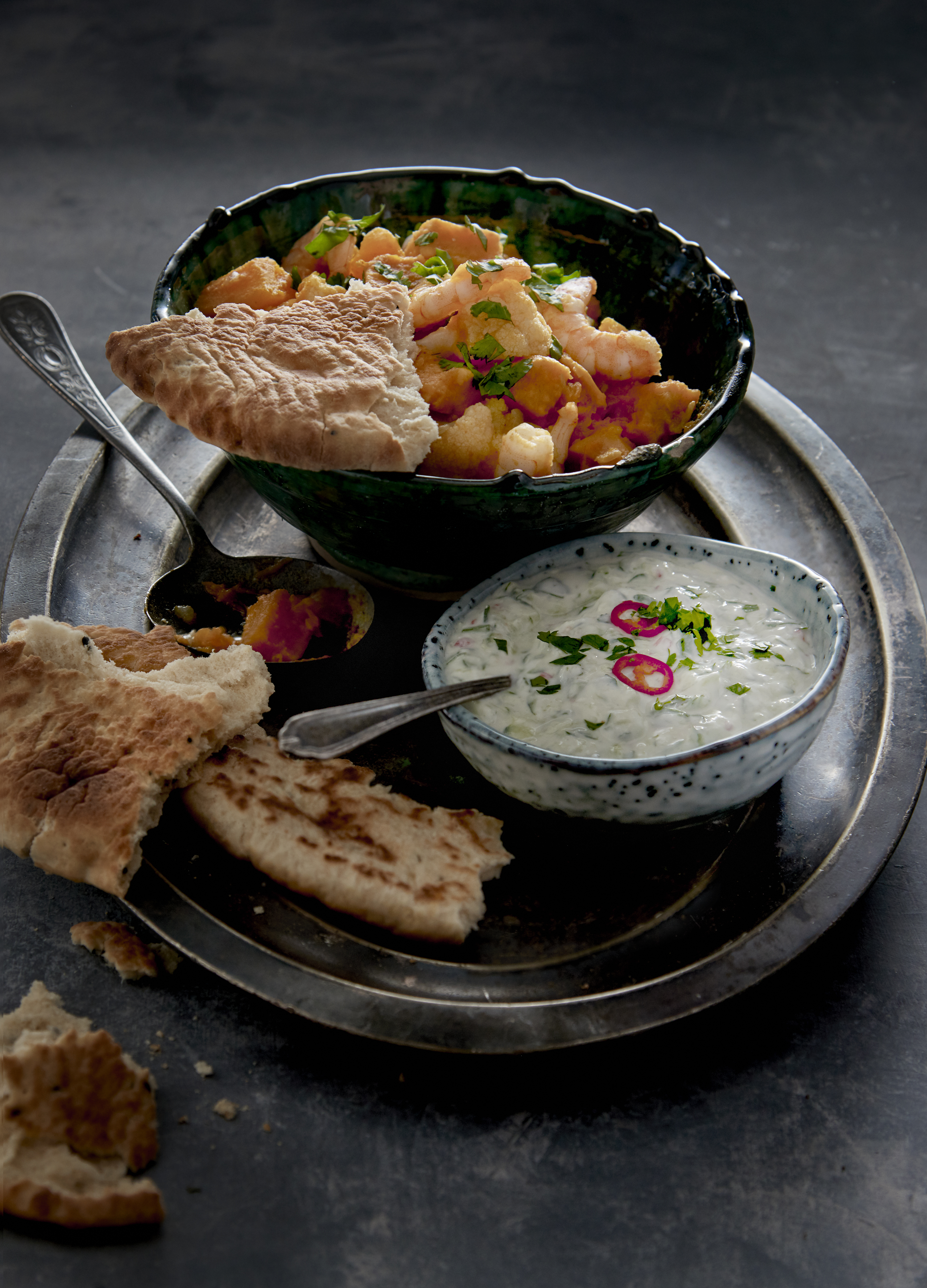 Pompoencurry met garnalen en frisse yoghurtsaus