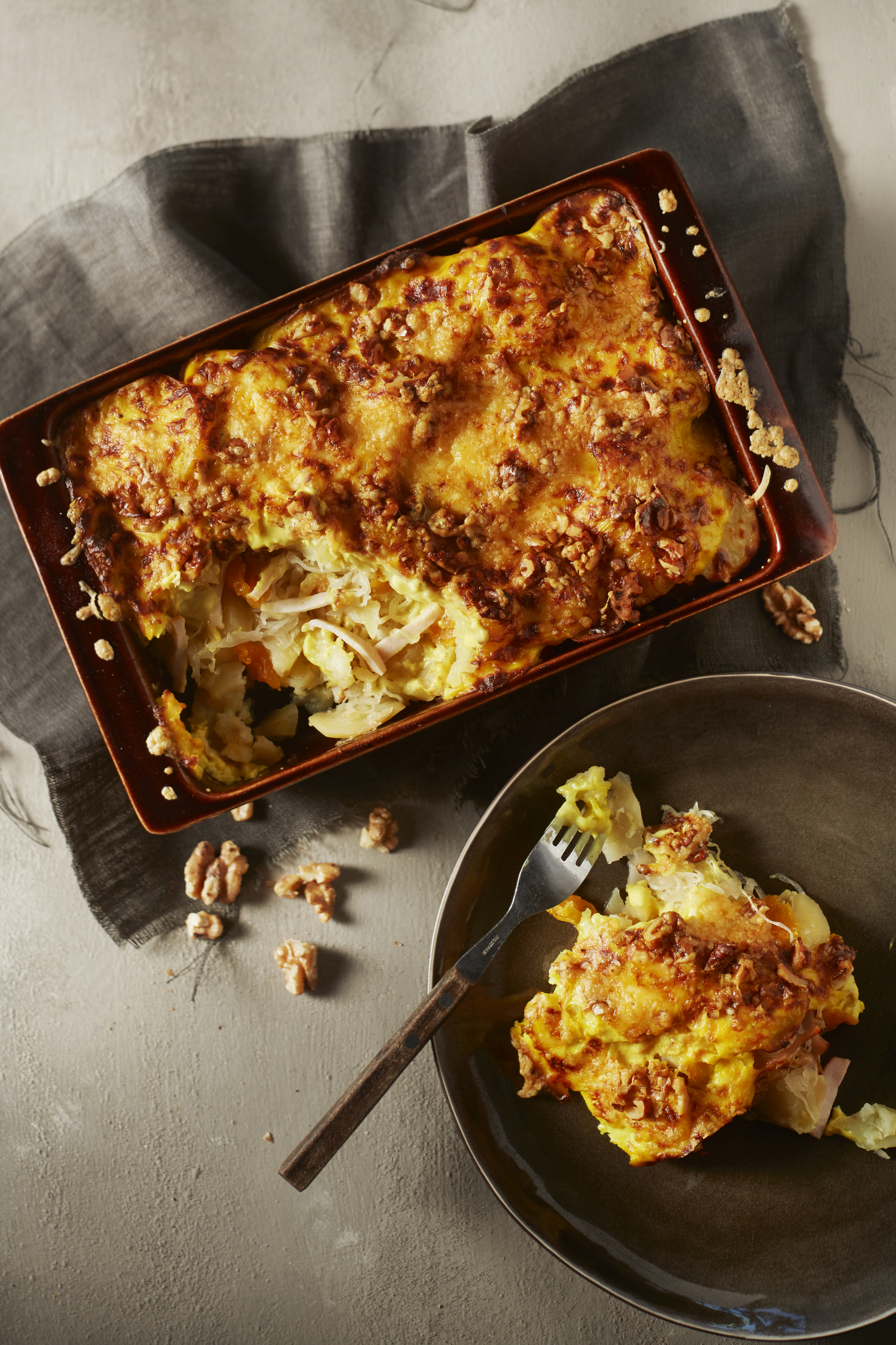 Zuurkoolschotel met kip, kaas en abrikozen